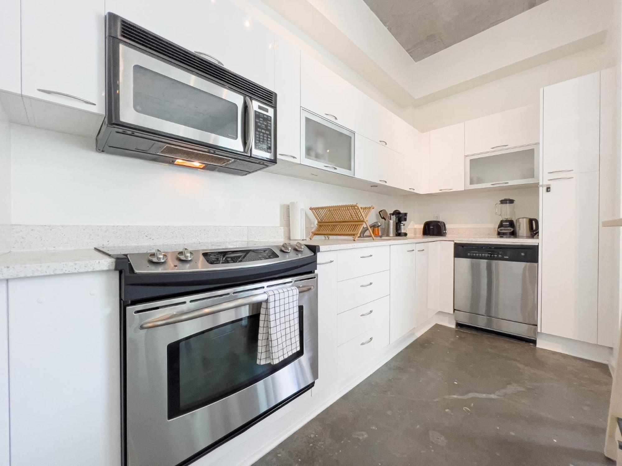 Center Stage- Downtown Parking Pool Hot Tub Holiday home *