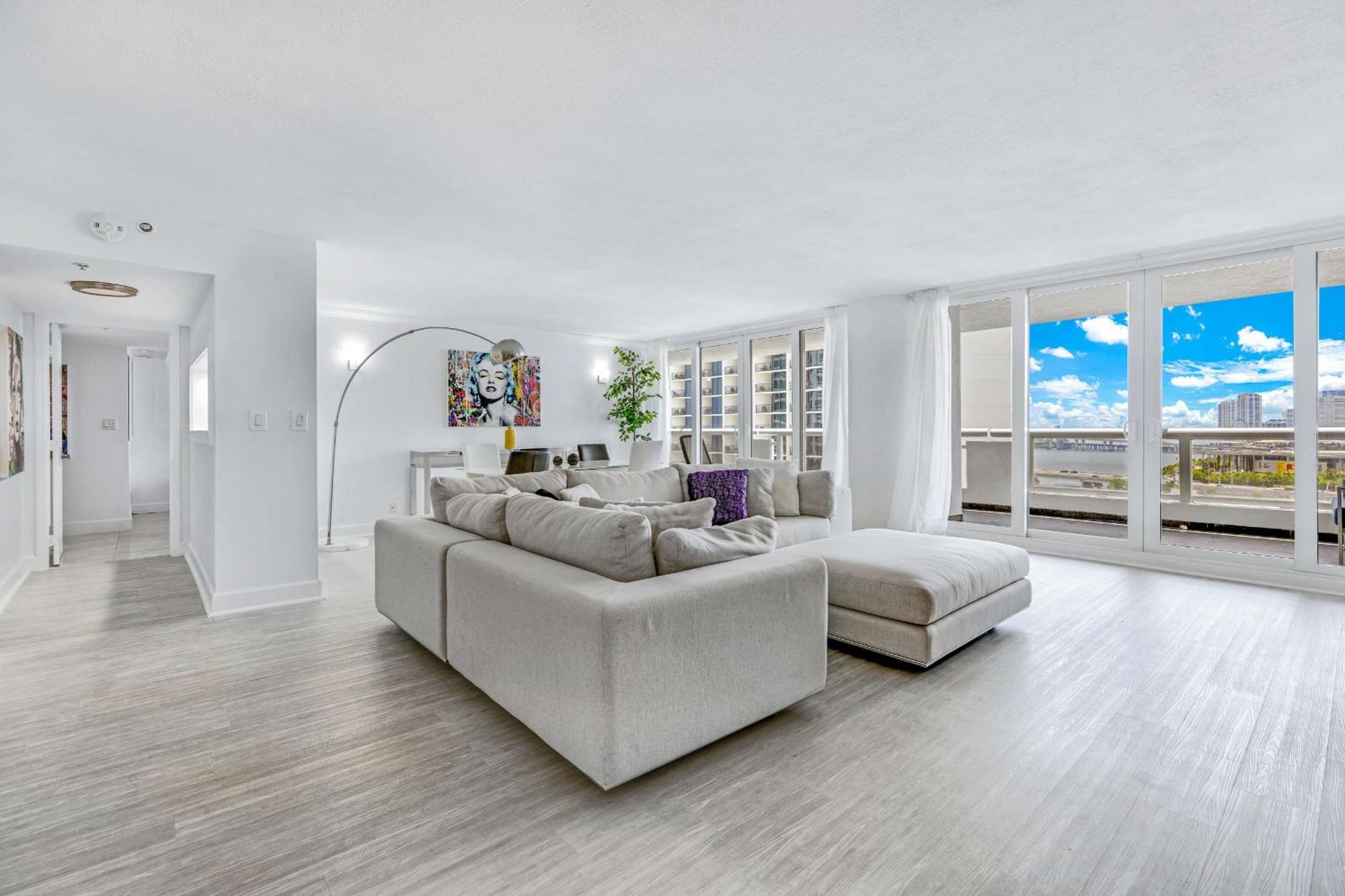 Apartment 4 Bedroom With Stunning Balcony View Miami
