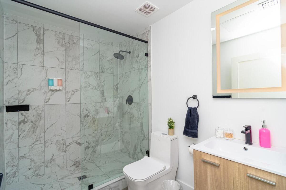 King Bed Brand New Oasis Minutes To Brickell * Miami