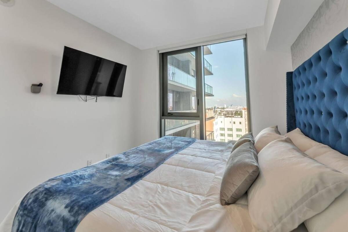 Miami-2br Brickell - Pool - Gym Apartment *