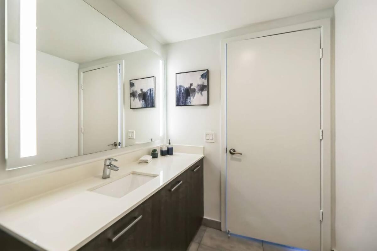 Miami-2br Brickell - Pool - Gym *