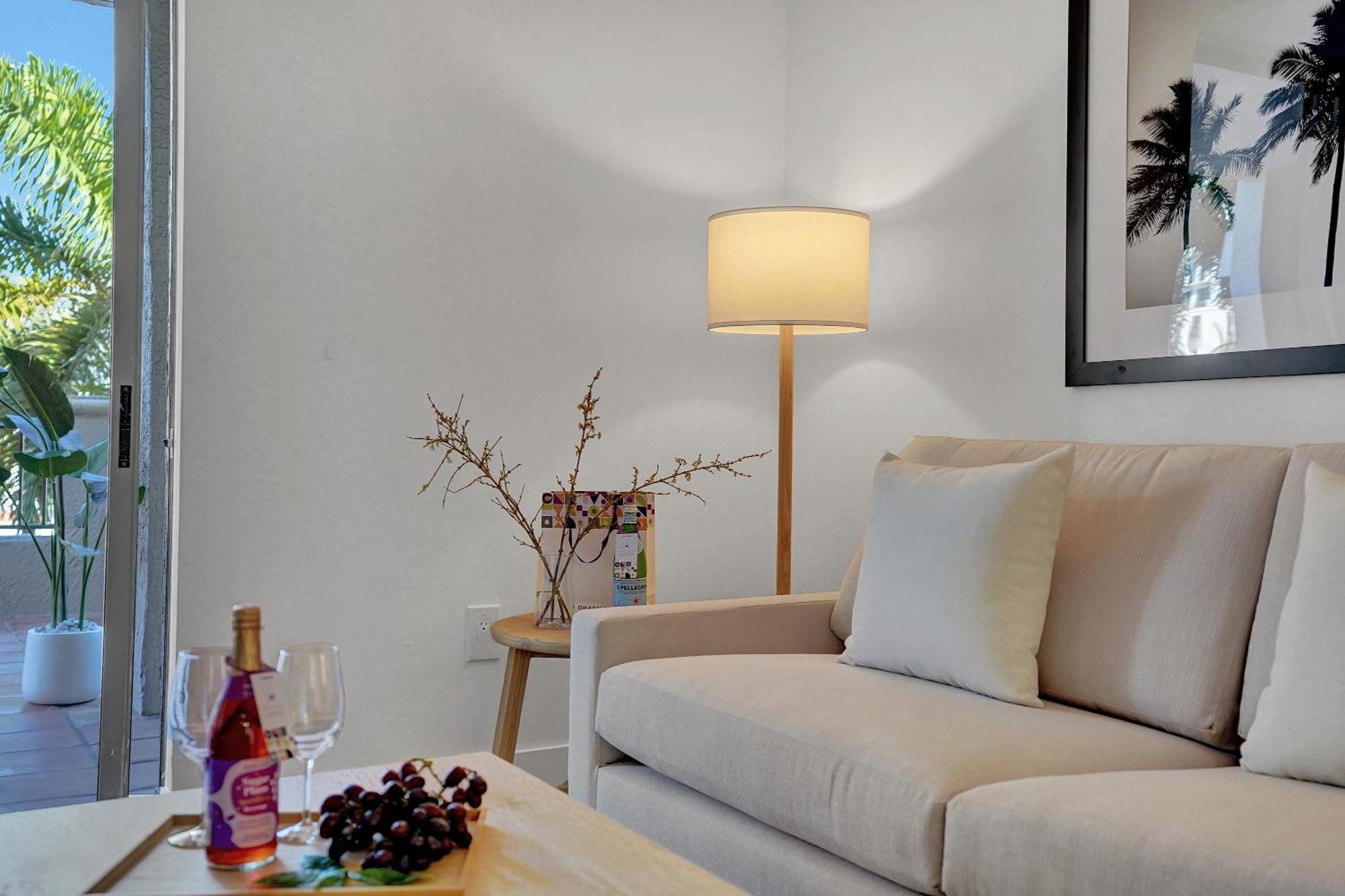 Stylish Modern At Gables Grand Plaza In Appartement