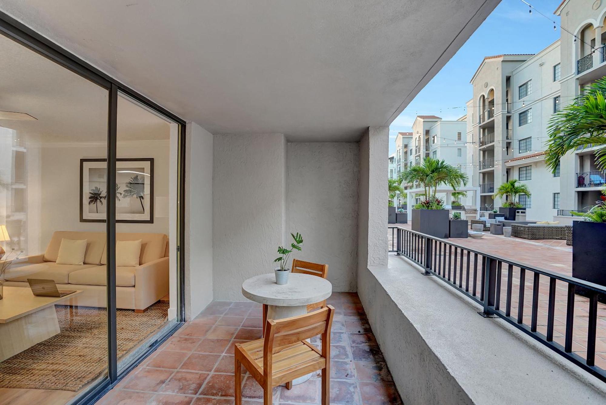 Stylish Modern At Gables Grand Plaza In Miami