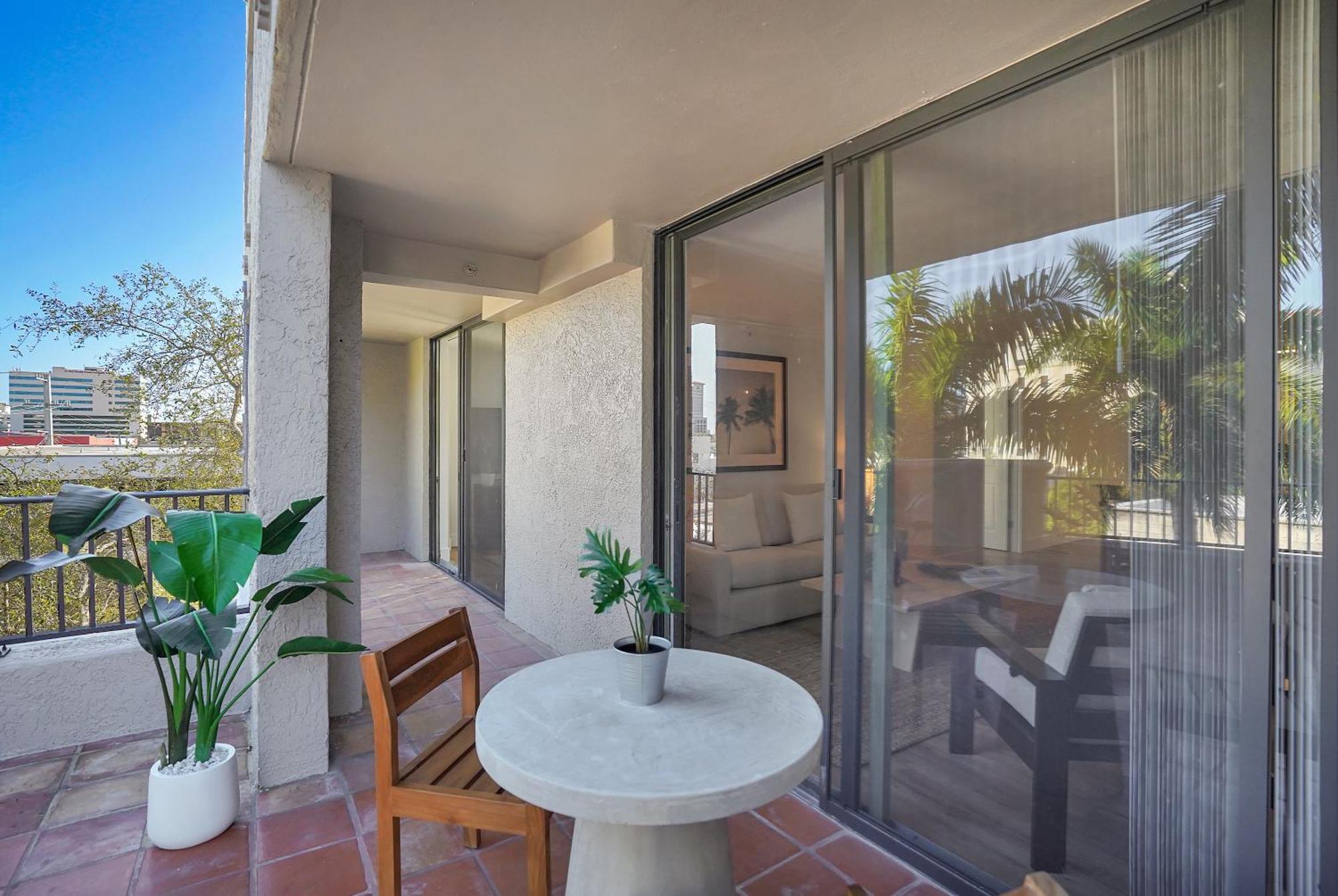 Stylish Modern At Gables Grand Plaza In Appartement *