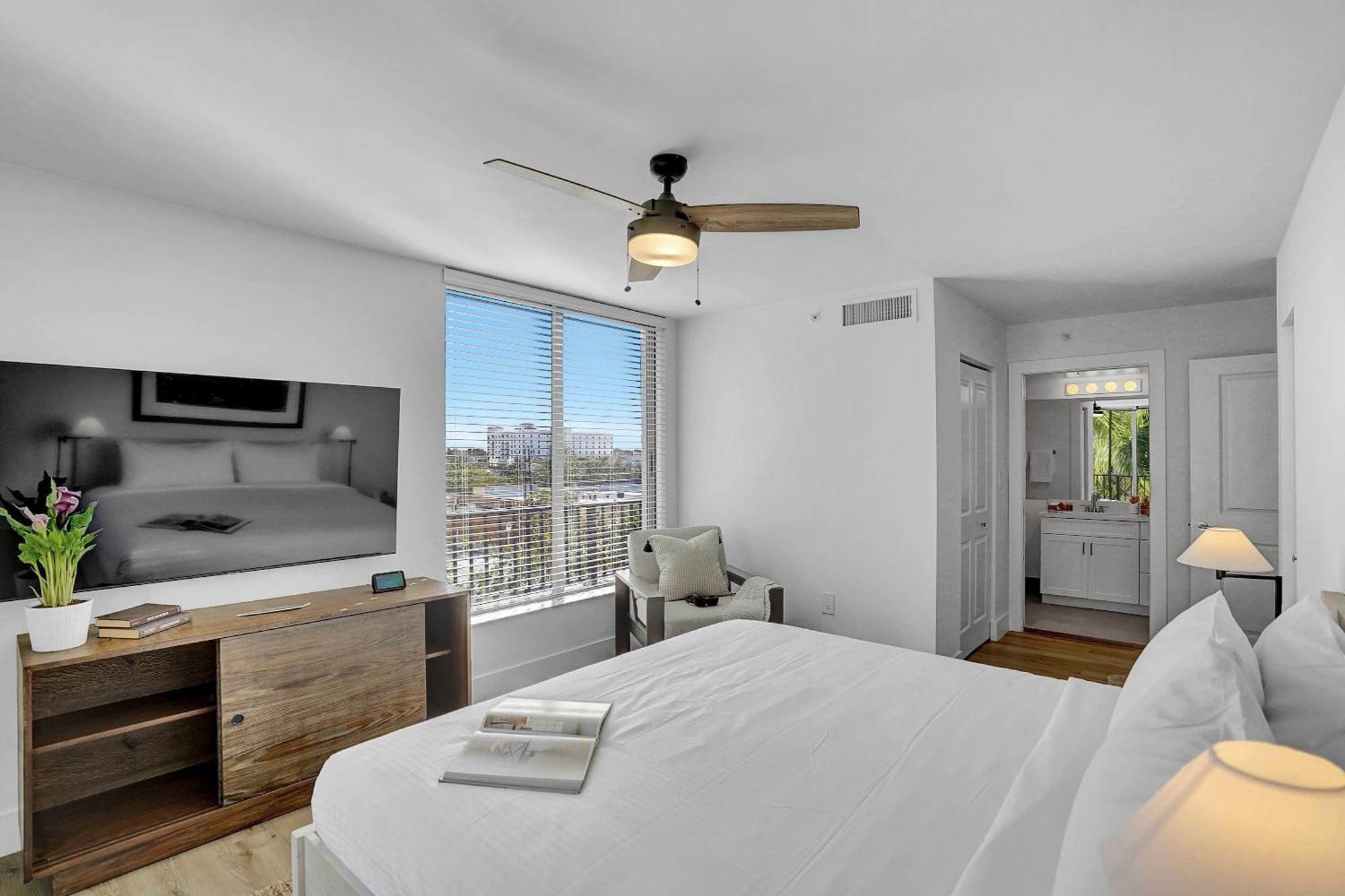 Stylish Modern At Gables Grand Plaza In Appartement Miami