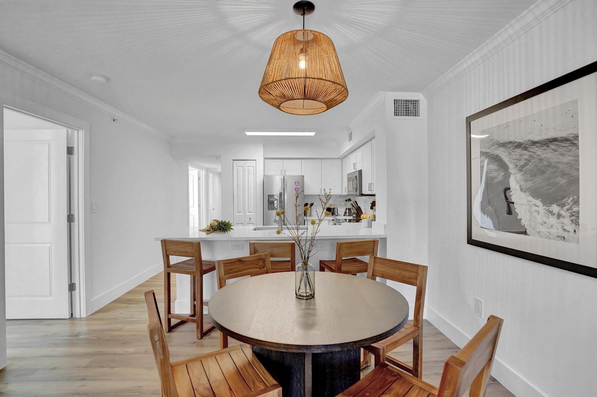 Stylish Modern At Gables Grand Plaza In Miami