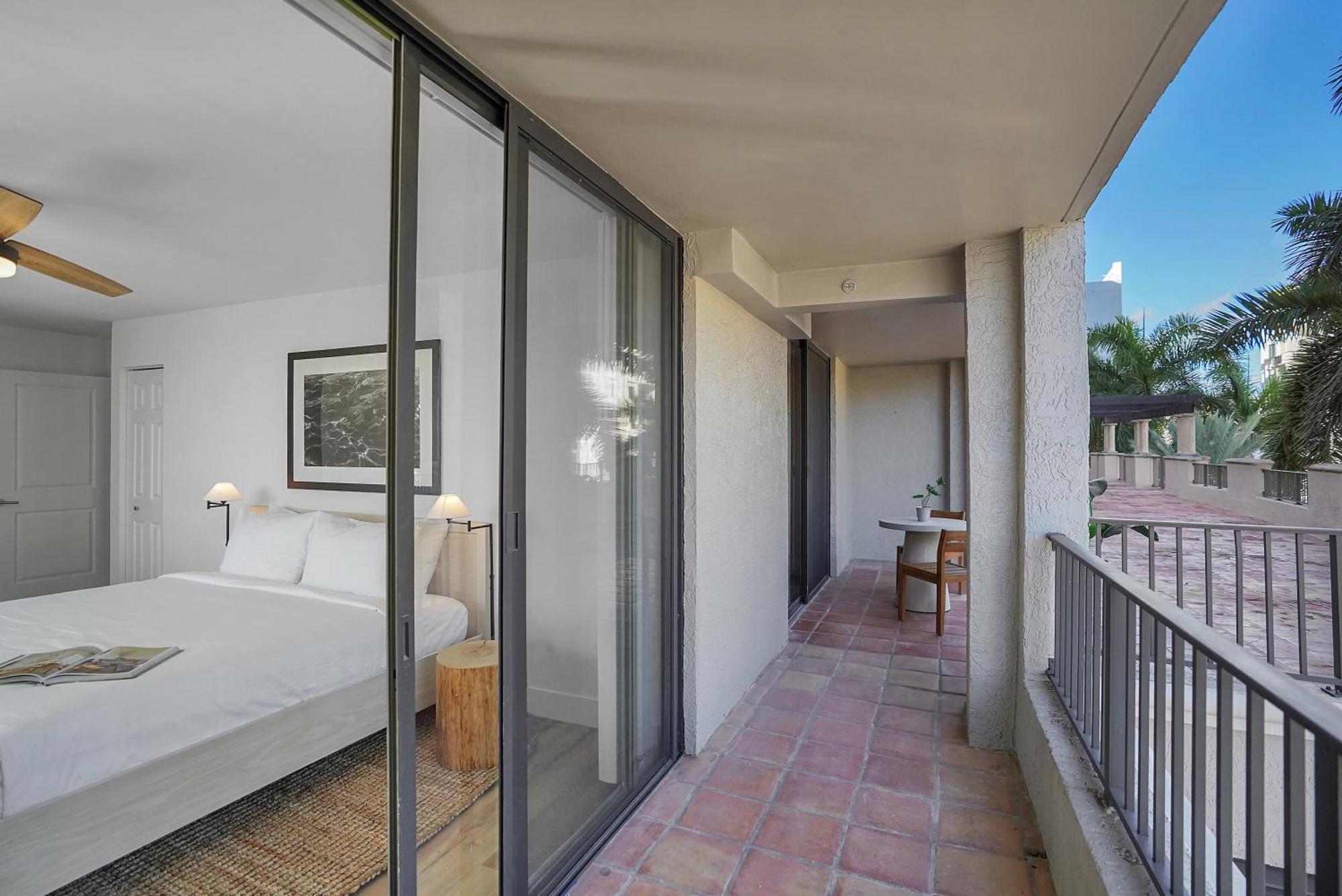 Stylish Modern At Gables Grand Plaza In