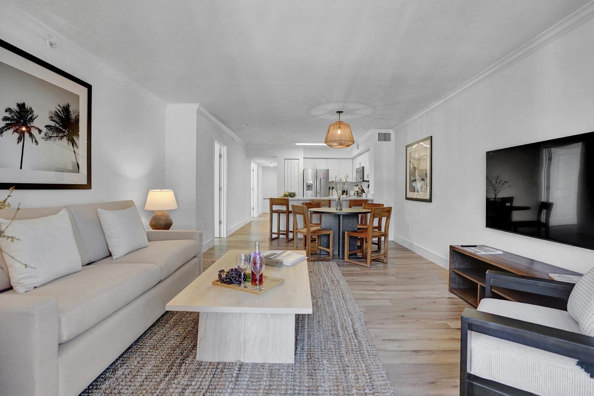 Stylish Modern At Gables Grand Plaza In Miami