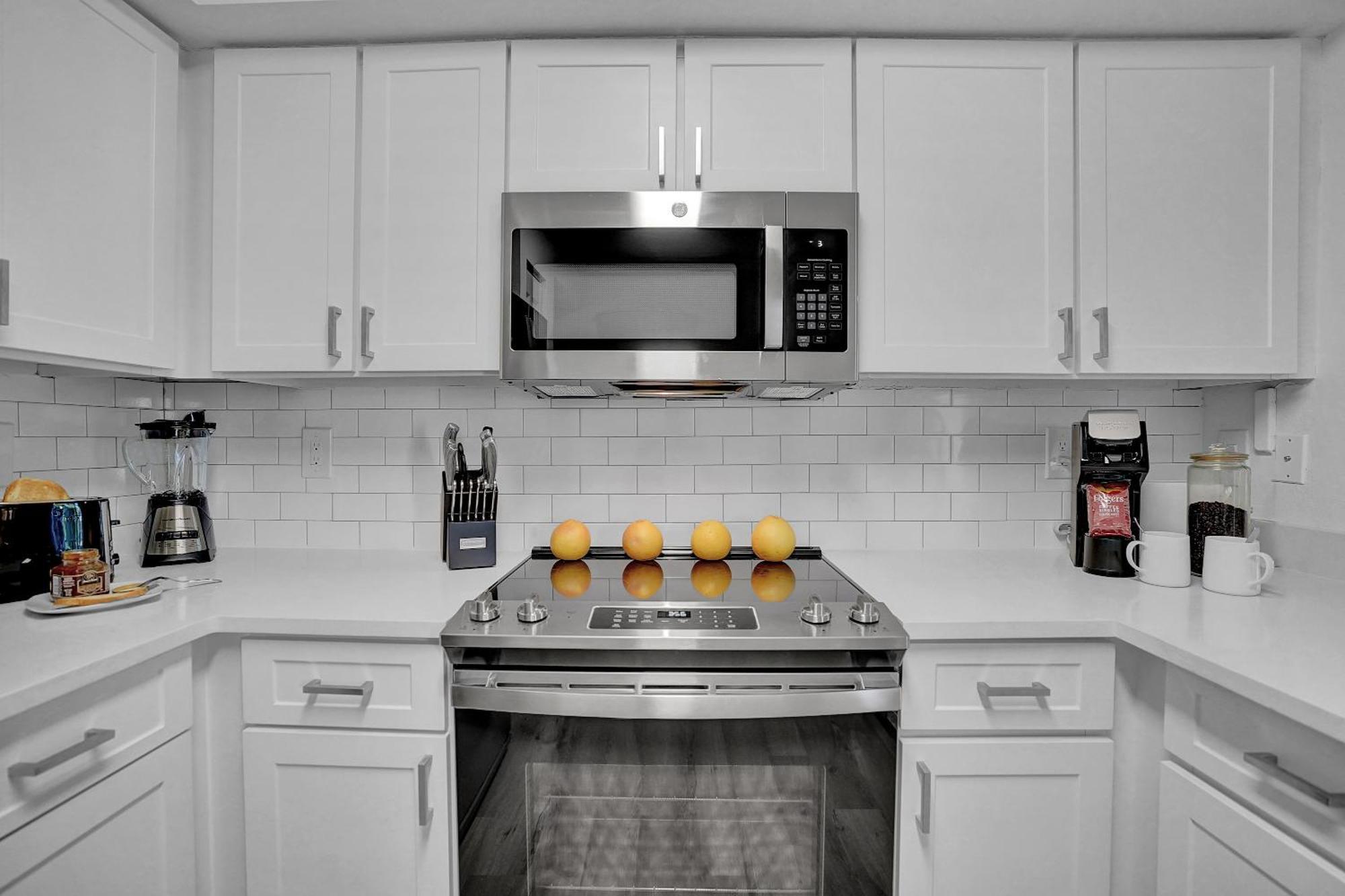 Stylish Modern At Gables Grand Plaza In Miami