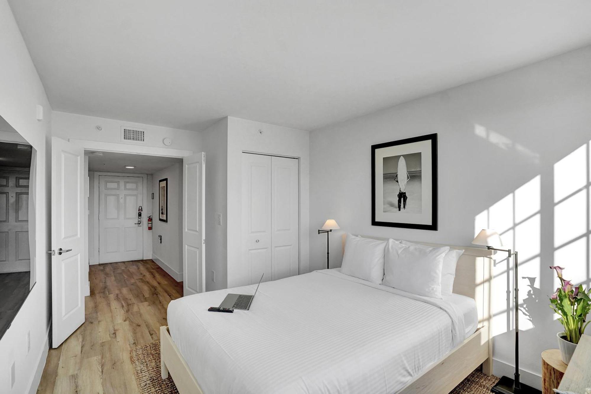 Stylish Modern At Gables Grand Plaza In Appartement