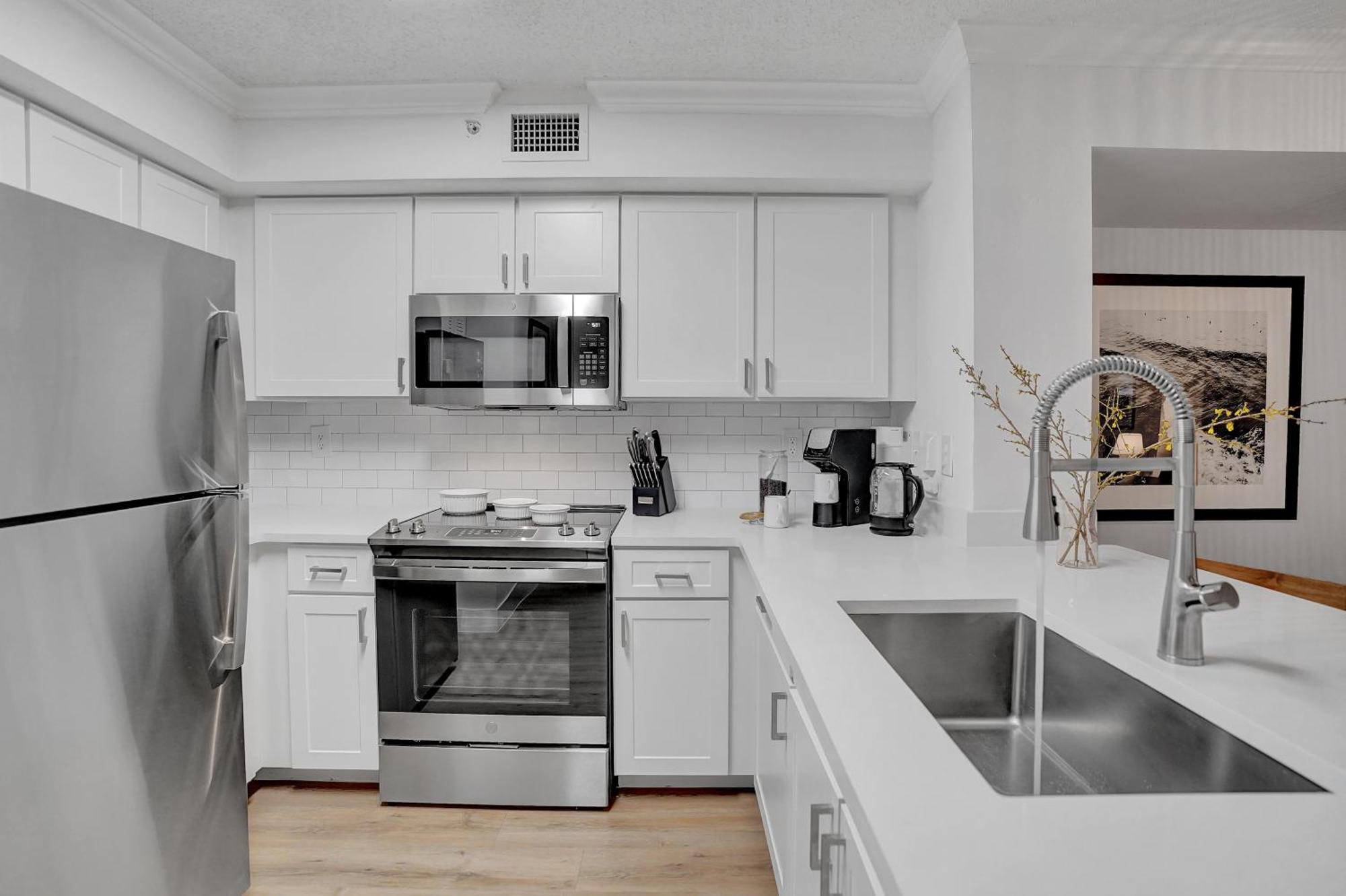 Stylish Modern At Gables Grand Plaza In