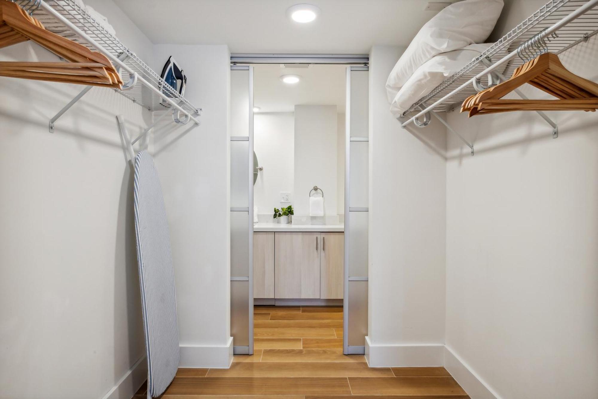 Stylish Modern At Gables Grand Plaza In Appartement Miami