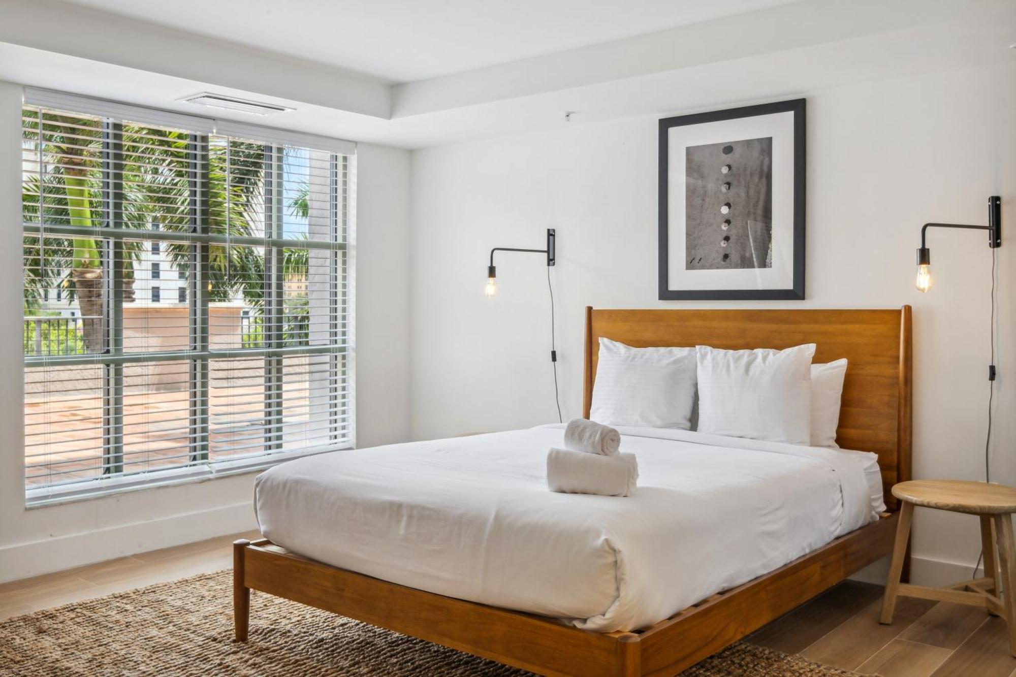 Stylish Modern At Gables Grand Plaza In Miami