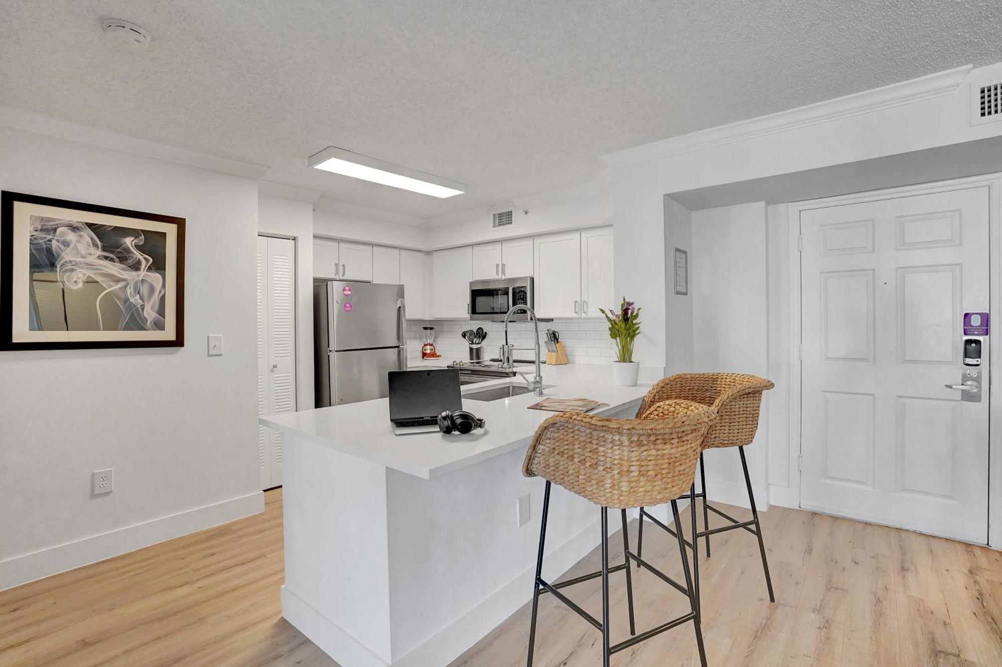 Stylish Modern At Gables Grand Plaza In * Miami