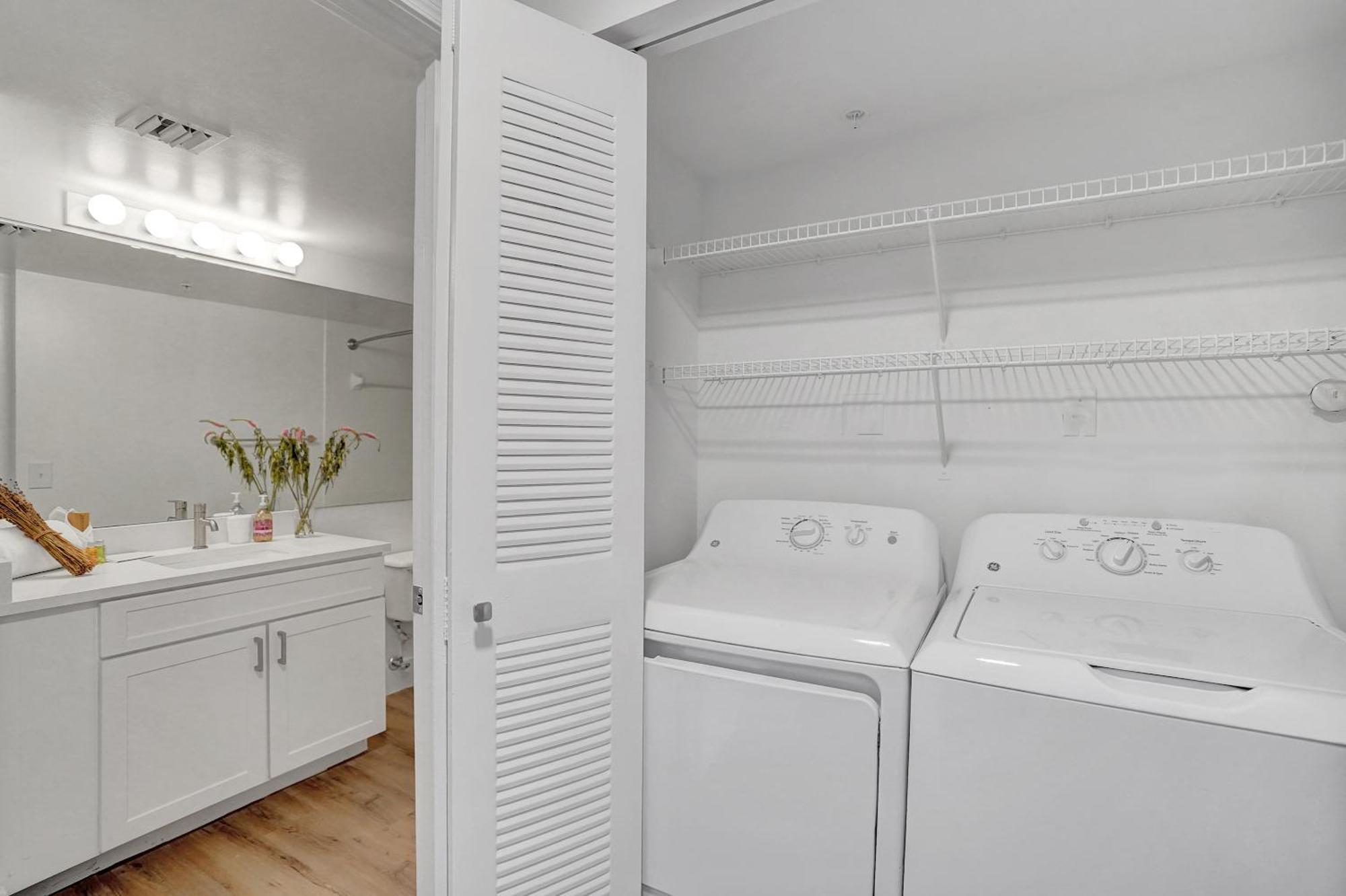 Stylish Modern At Gables Grand Plaza In