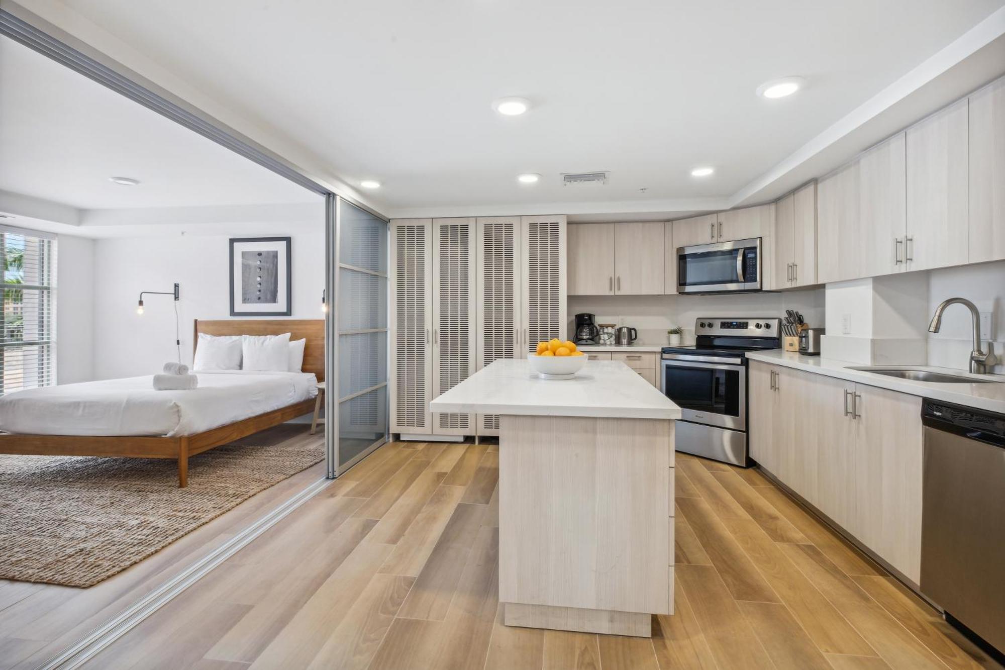 Stylish Modern At Gables Grand Plaza In