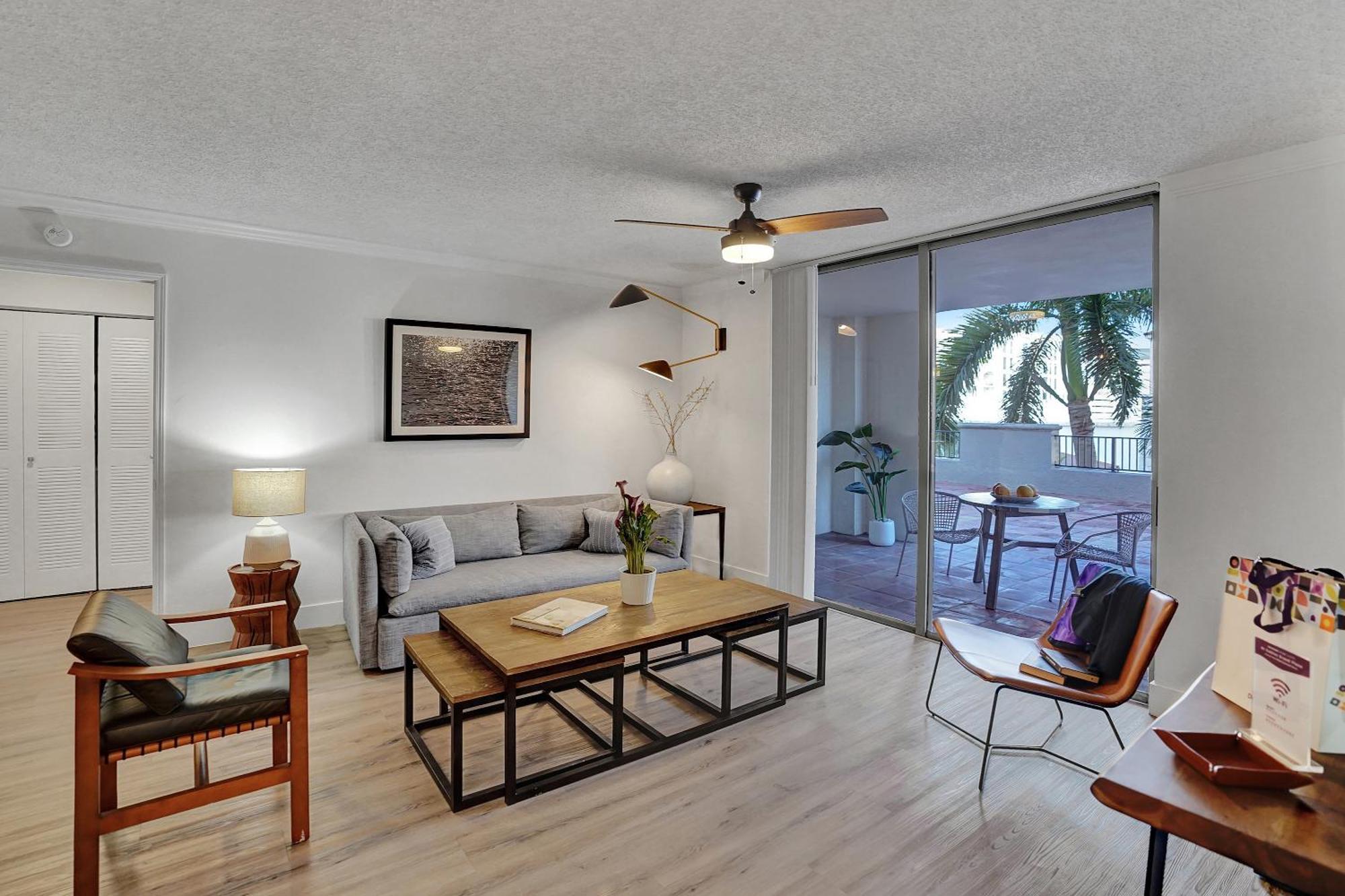 Stylish Modern At Gables Grand Plaza In Appartement Miami