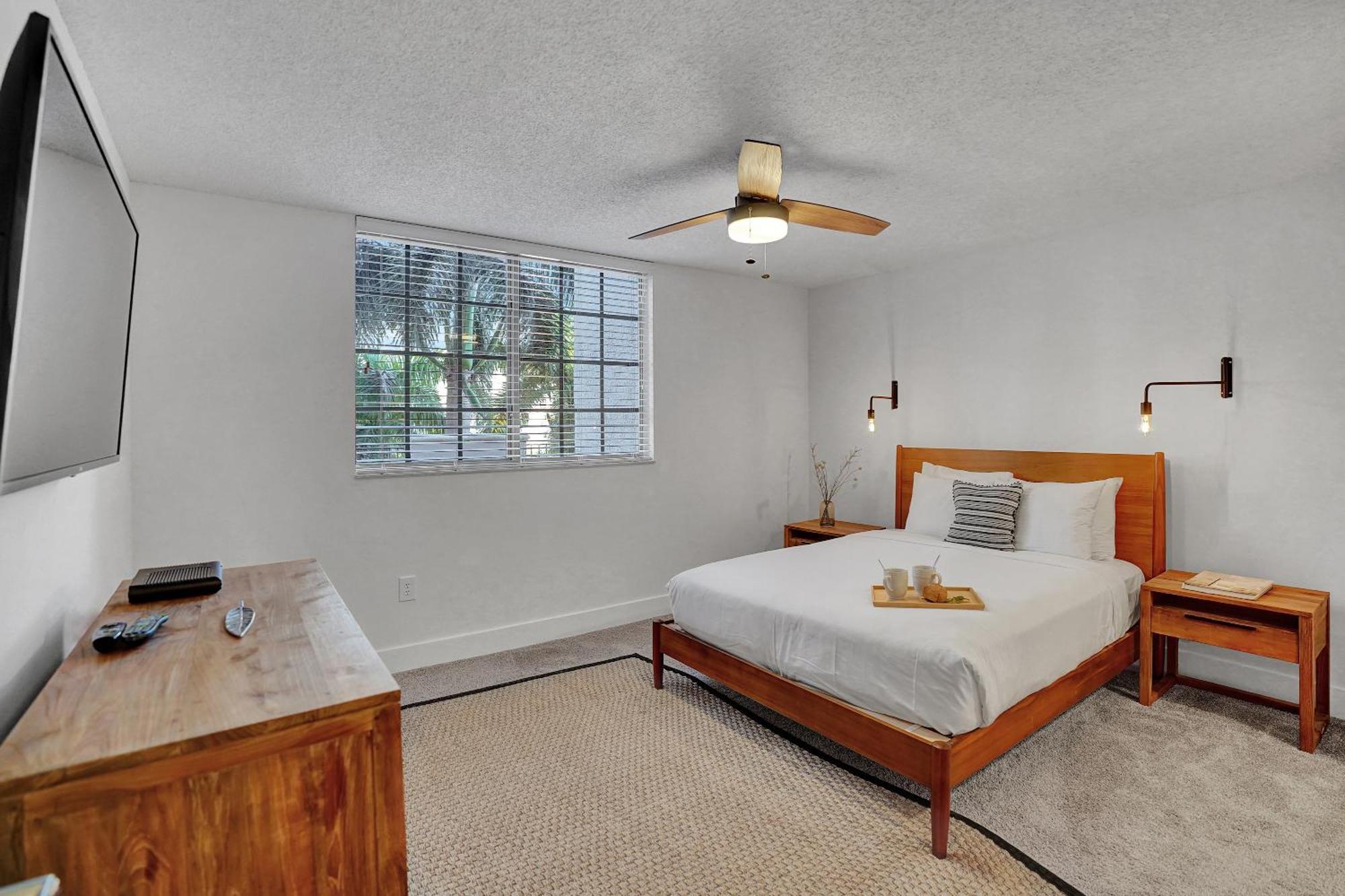 Stylish Modern At Gables Grand Plaza In