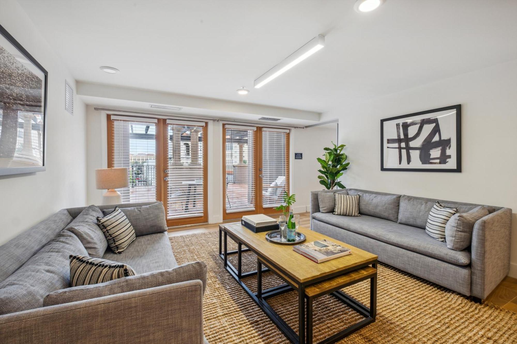 Appartement Stylish Modern At Gables Grand Plaza In *