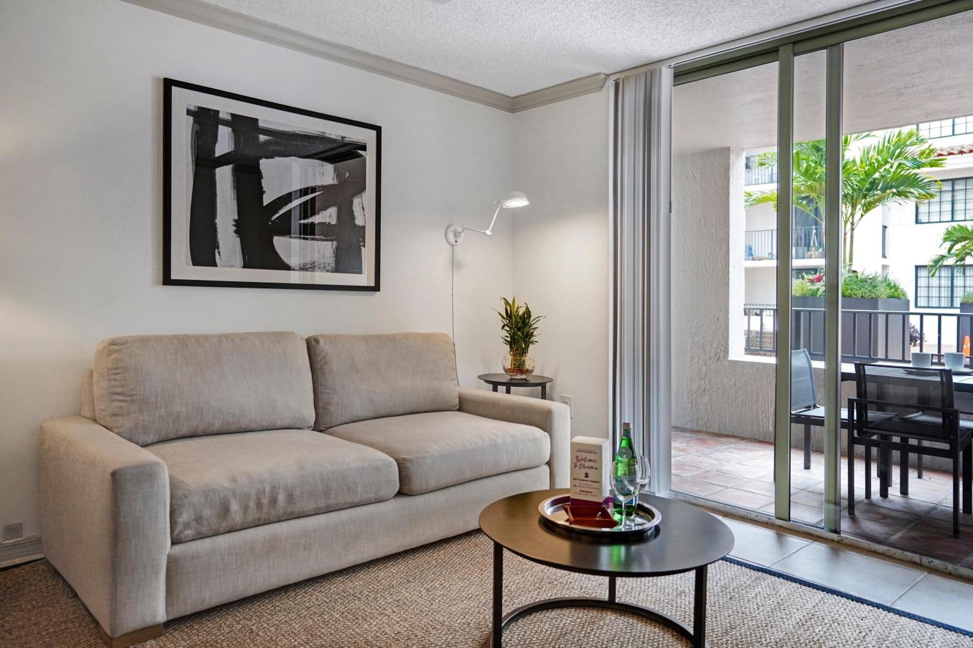 Stylish Modern At Gables Grand Plaza In *