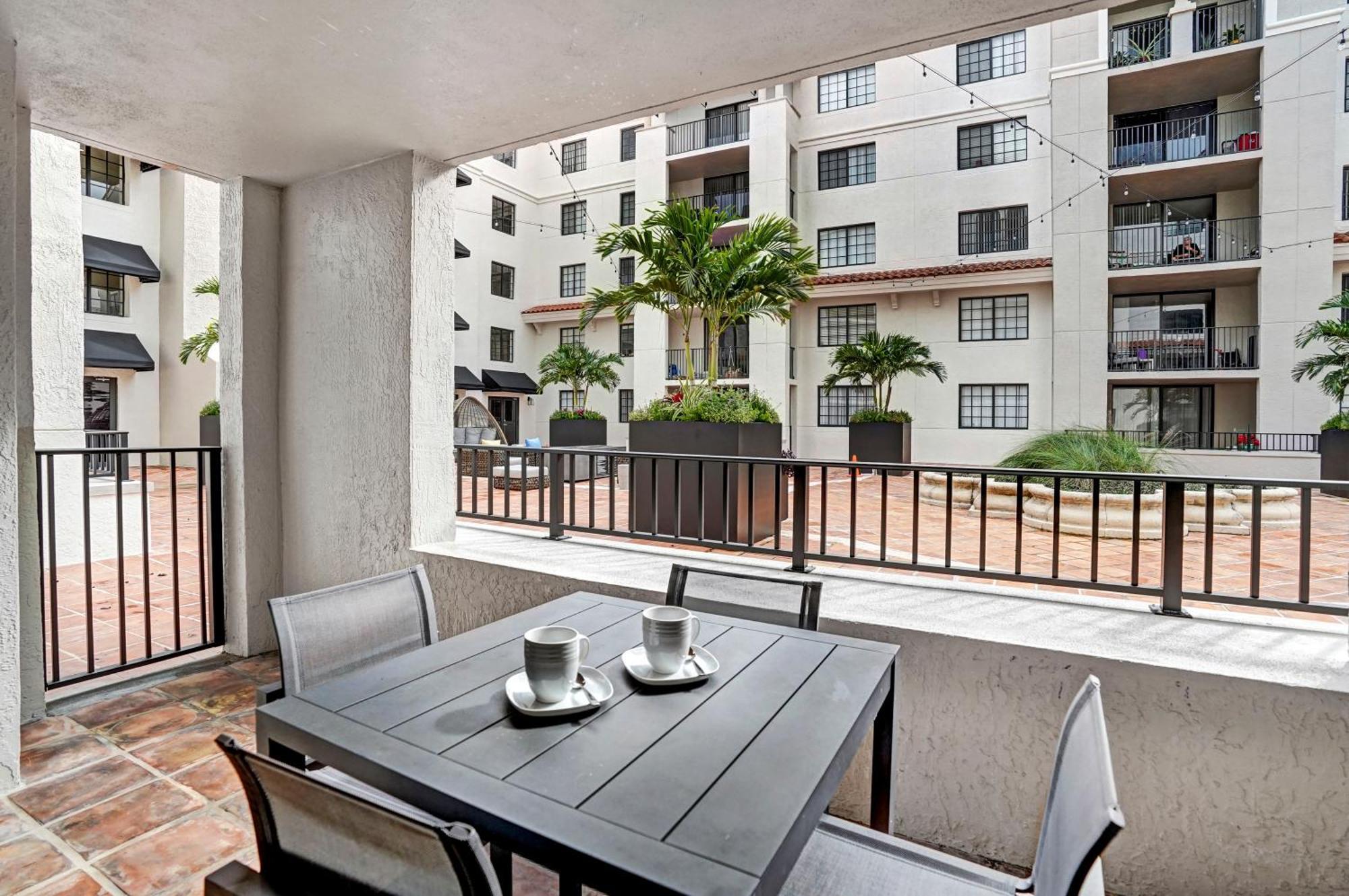 Stylish Modern At Gables Grand Plaza In Miami