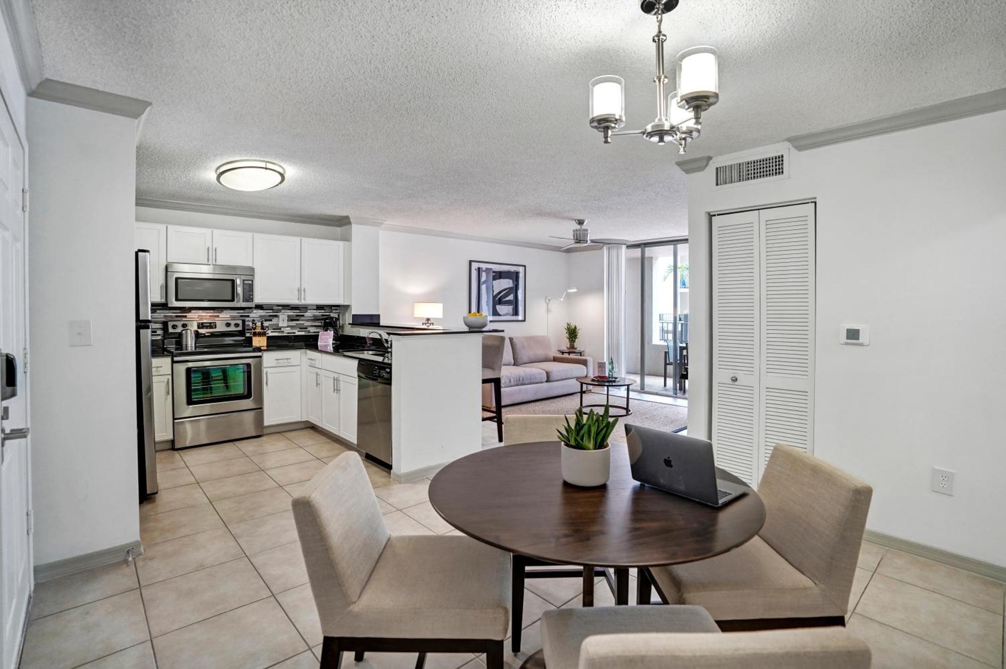 Stylish Modern At Gables Grand Plaza In