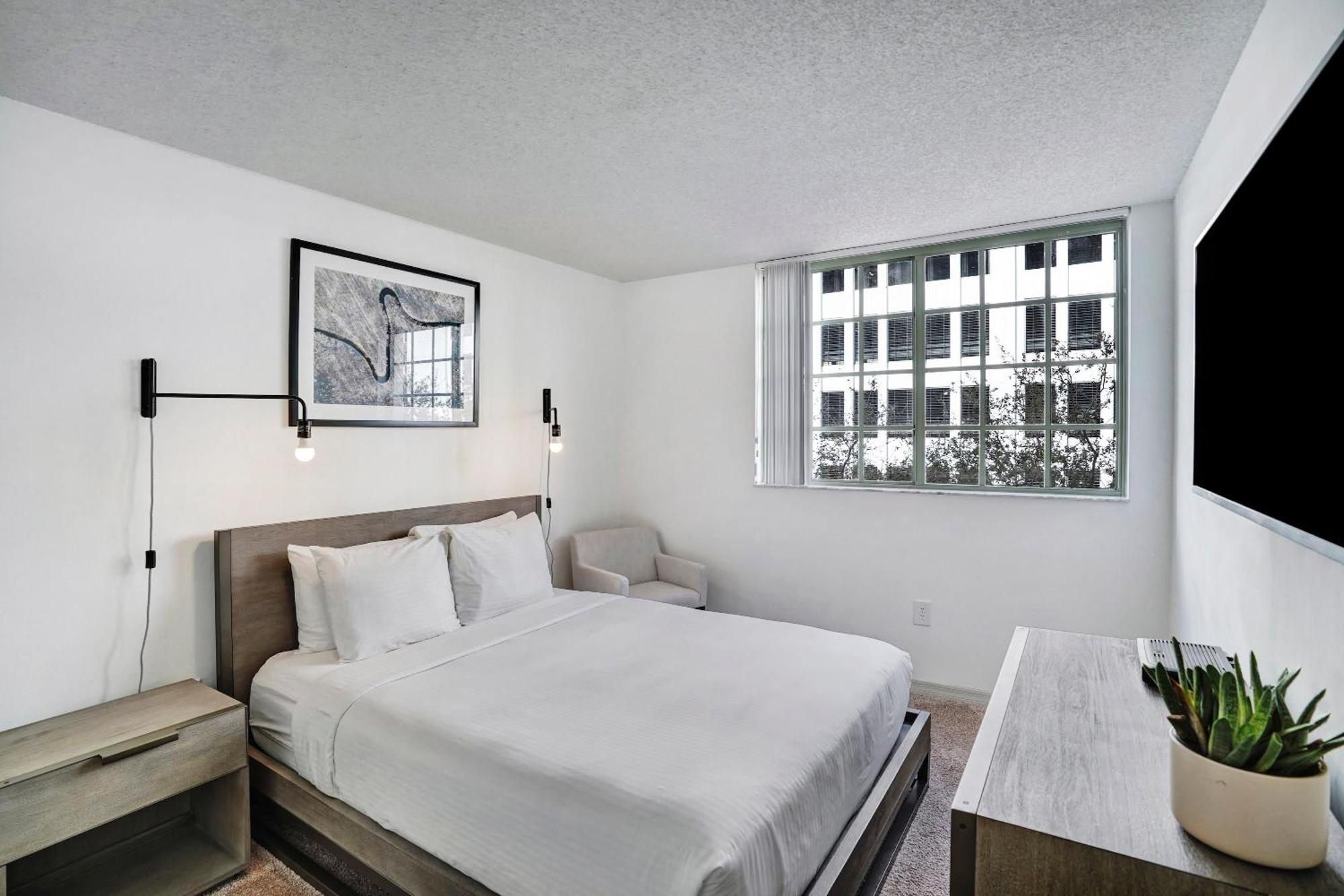 Stylish Modern At Gables Grand Plaza In Appartement