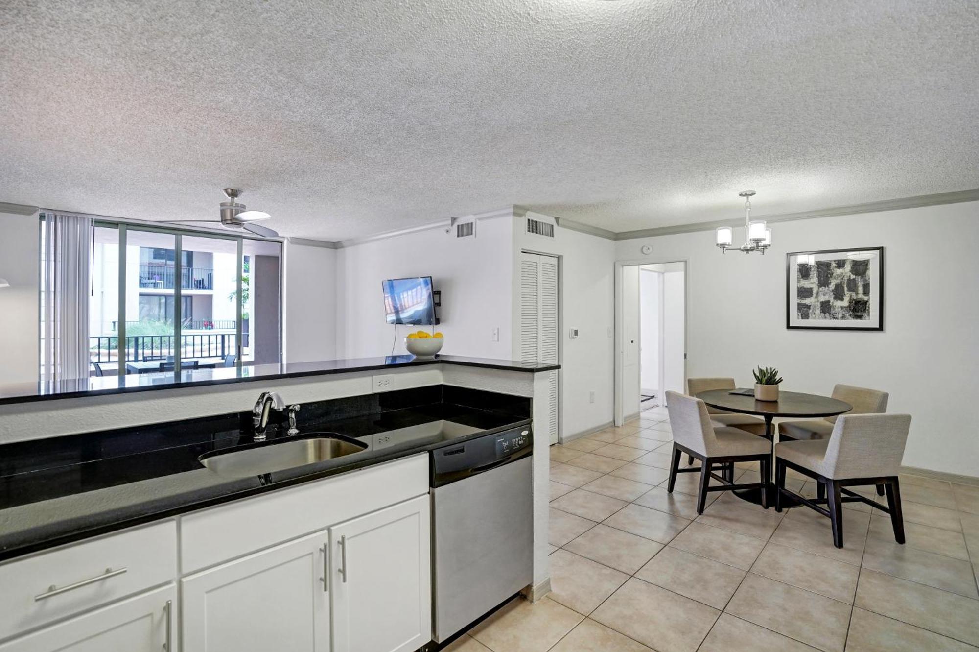Stylish Modern At Gables Grand Plaza In *
