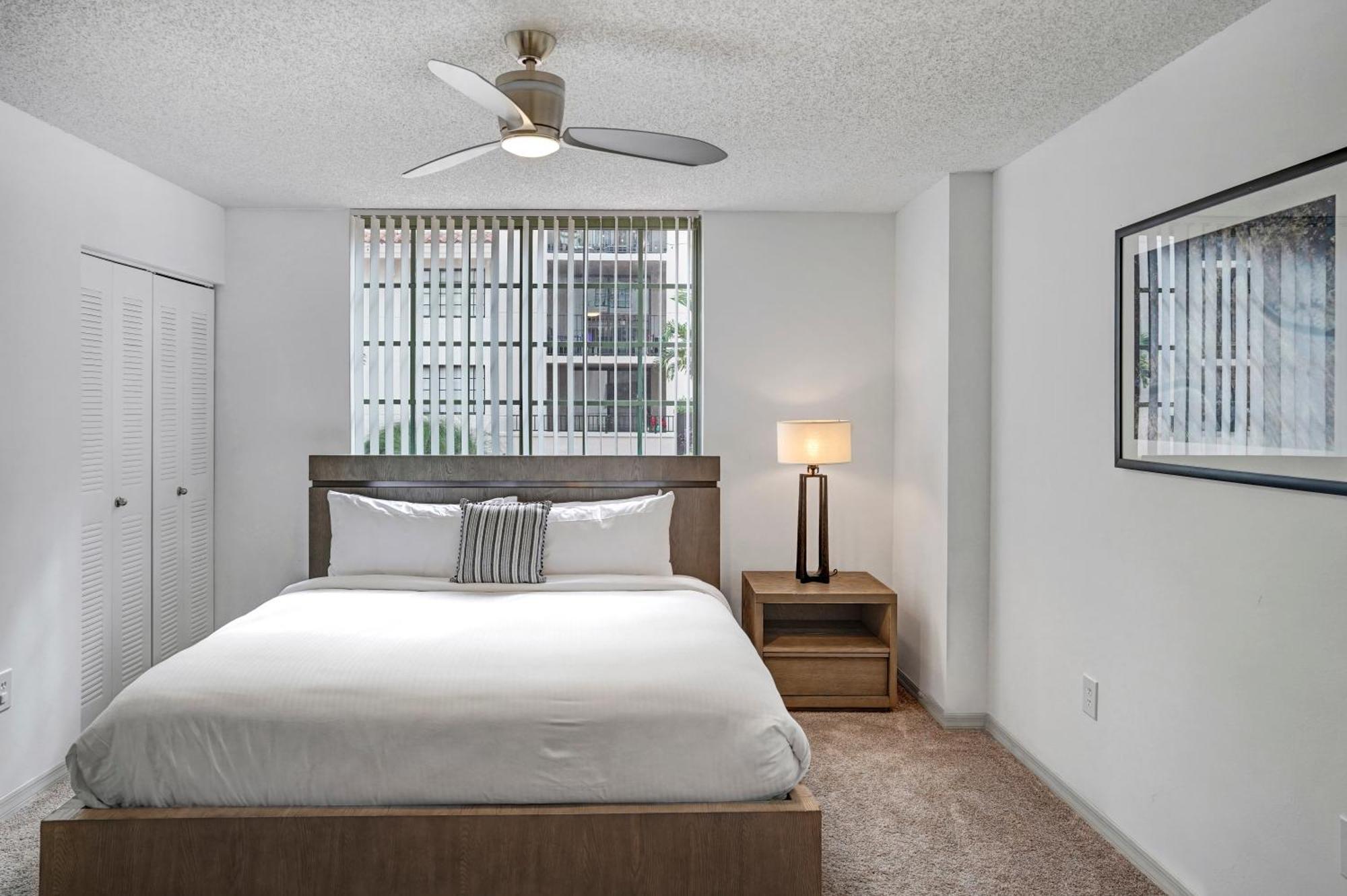 Stylish Modern At Gables Grand Plaza In