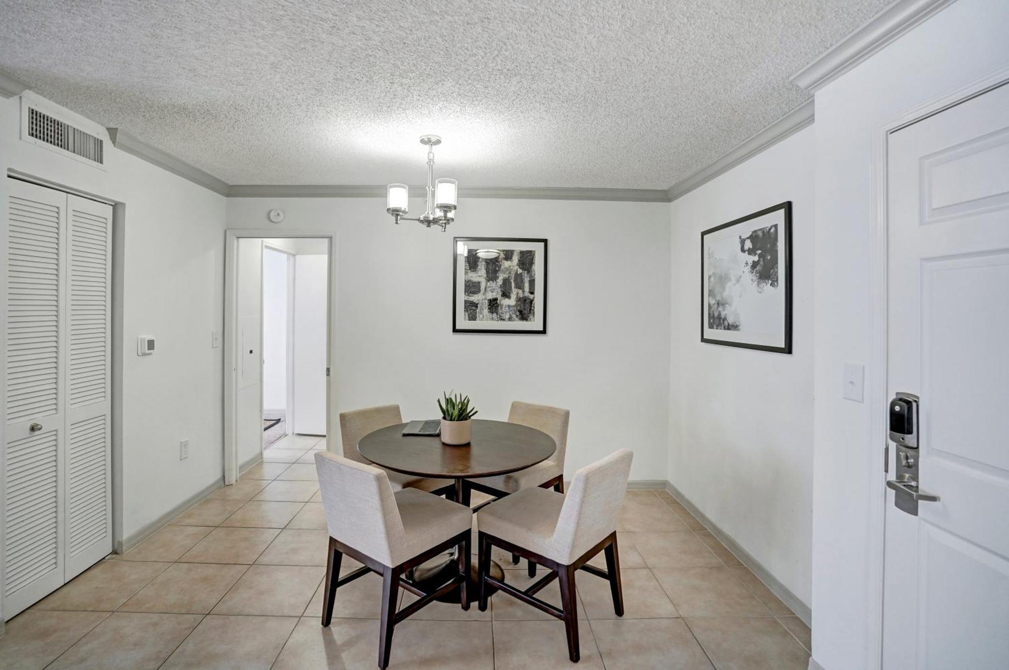 Stylish Modern At Gables Grand Plaza In Appartement *