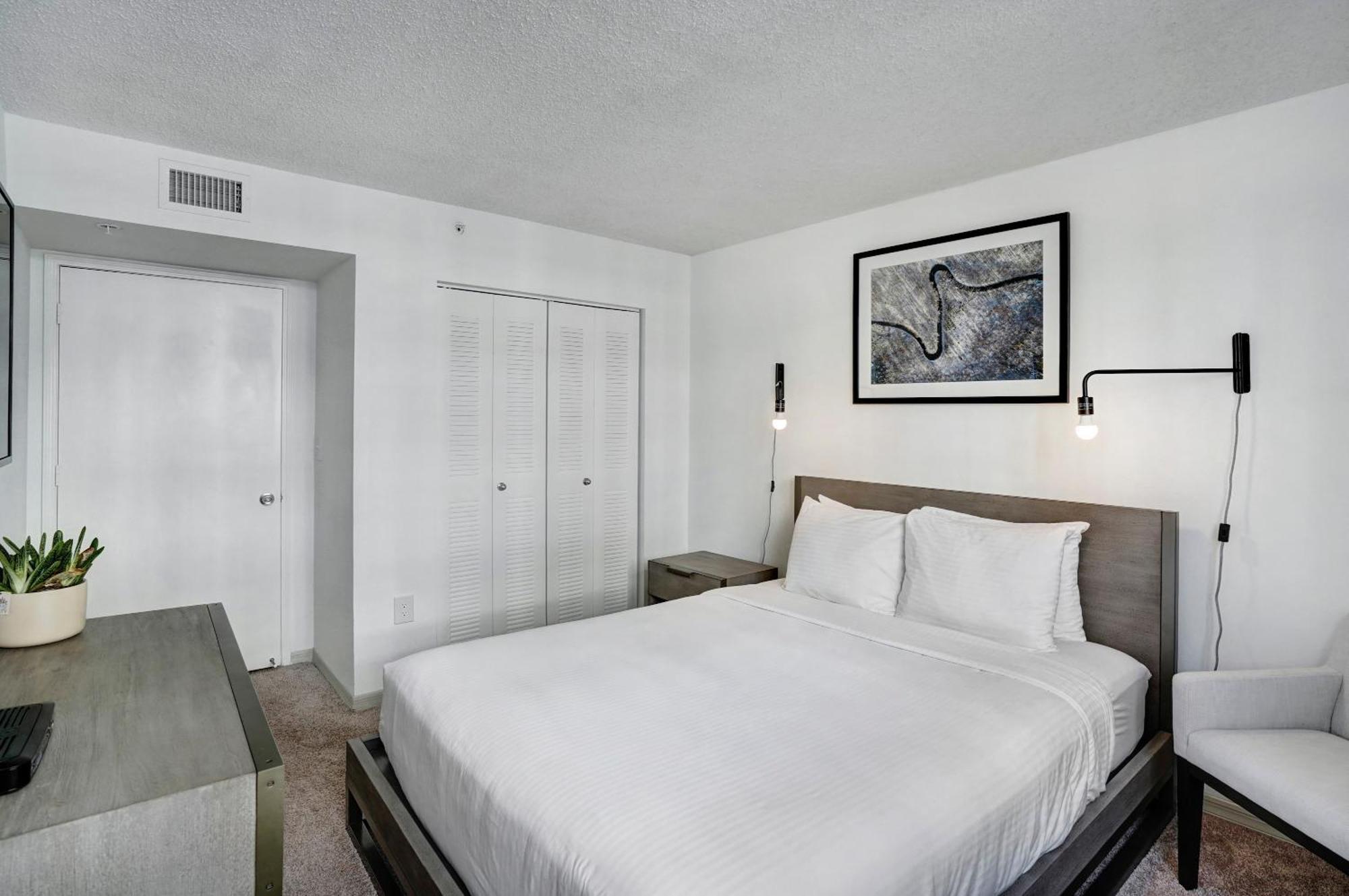 Stylish Modern At Gables Grand Plaza In Appartement Miami