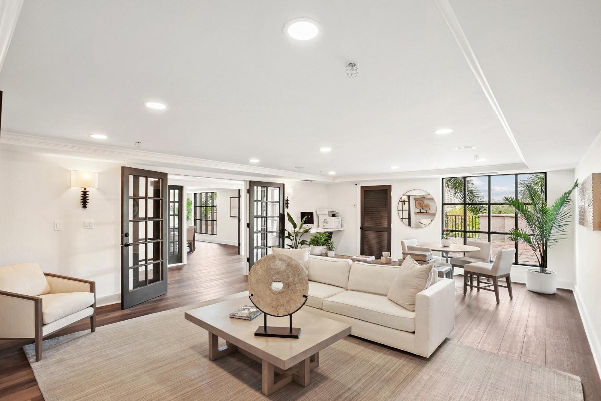 Stylish Modern At Gables Grand Plaza In