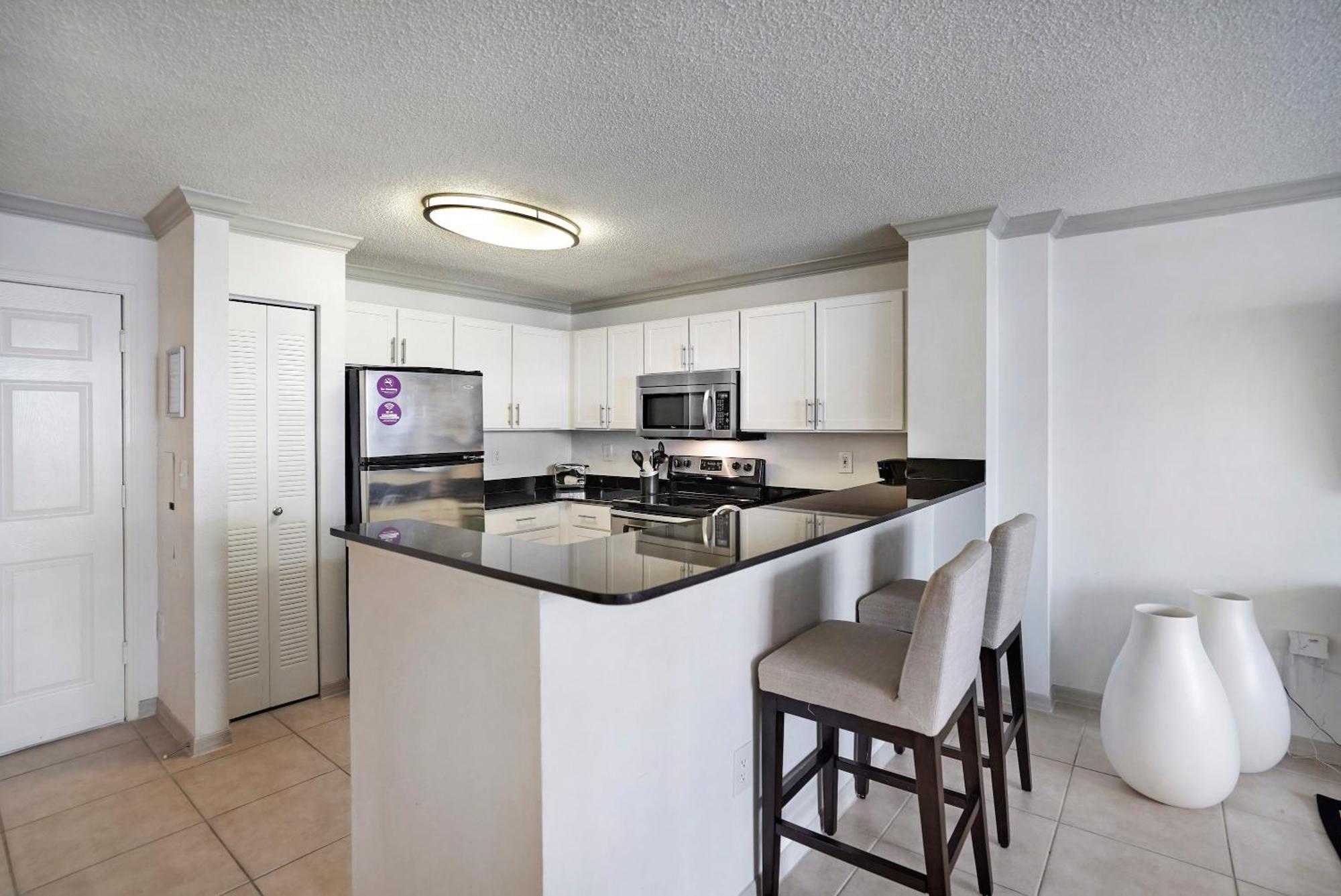 Stylish Modern At Gables Grand Plaza In Appartement