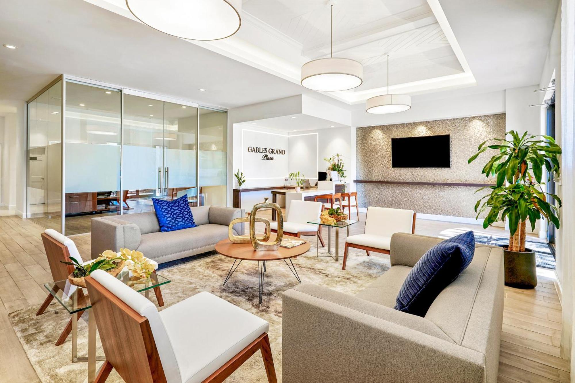 Stylish Modern At Gables Grand Plaza In *