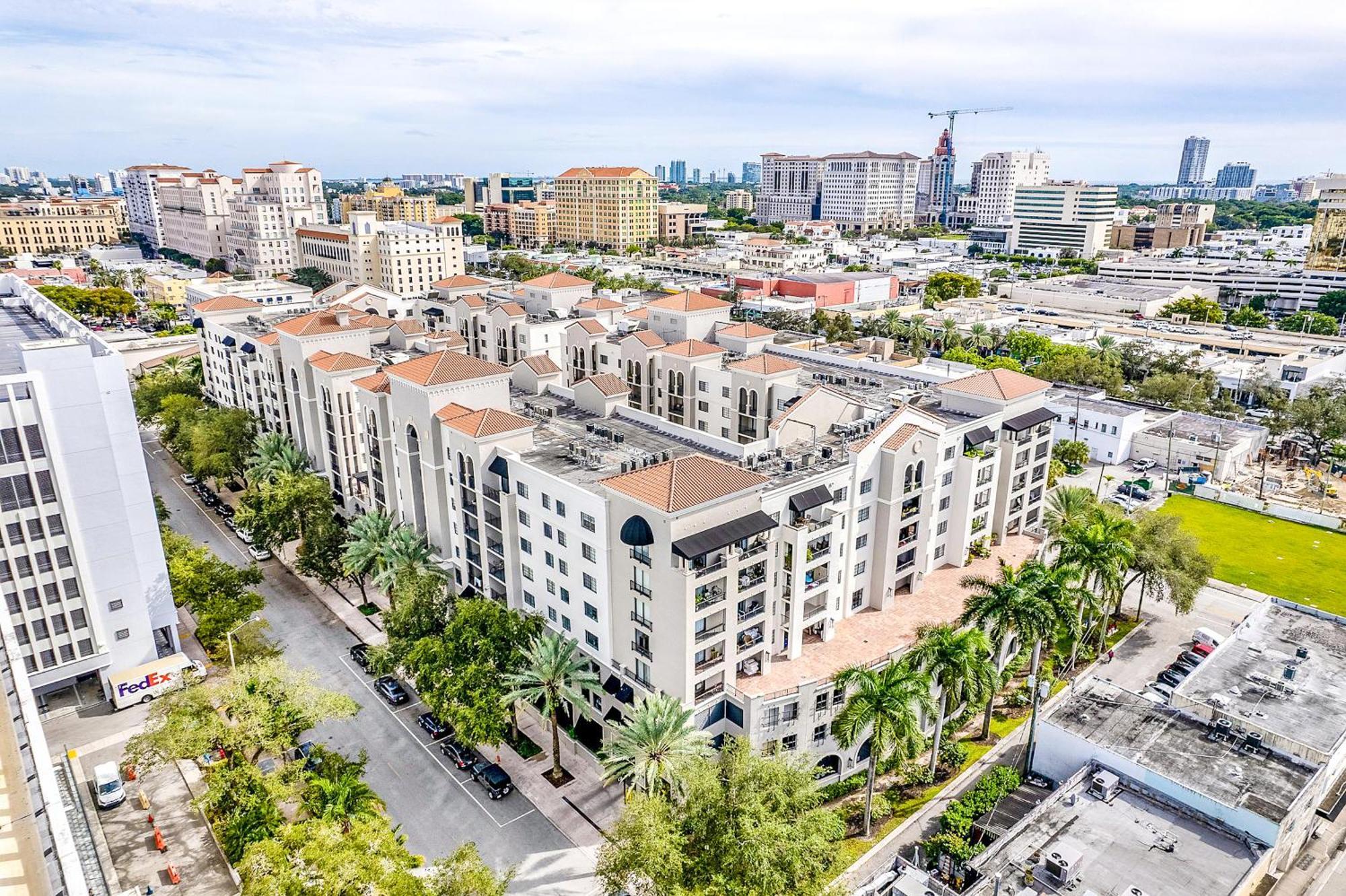 Stylish Modern At Gables Grand Plaza In Miami