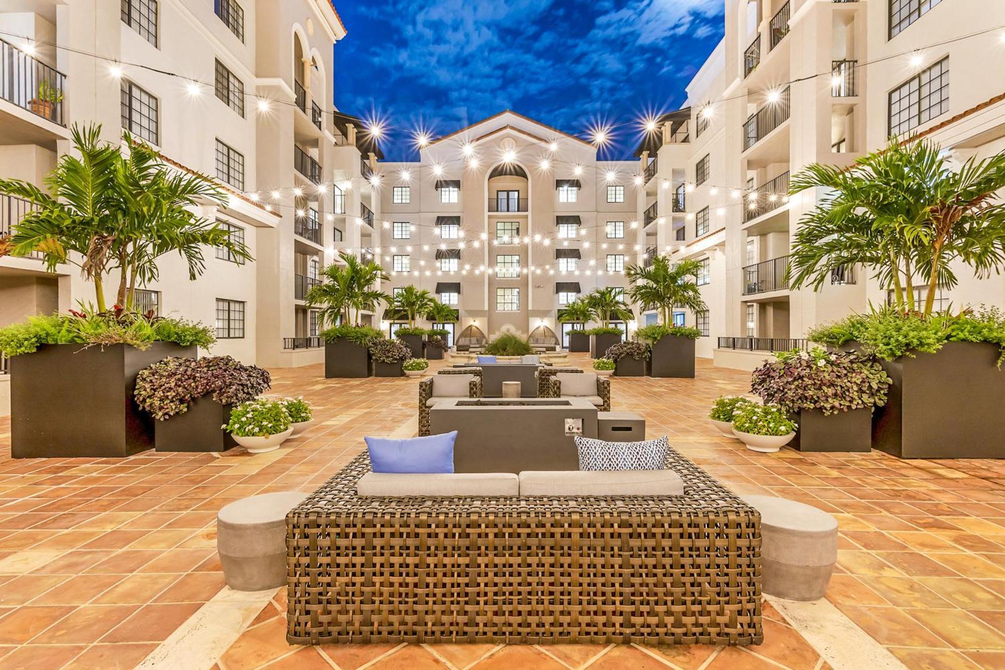 Stylish Modern At Gables Grand Plaza In * Miami
