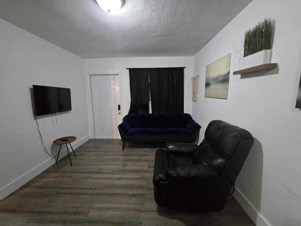 Cozy Place Near Design District - 3 *
