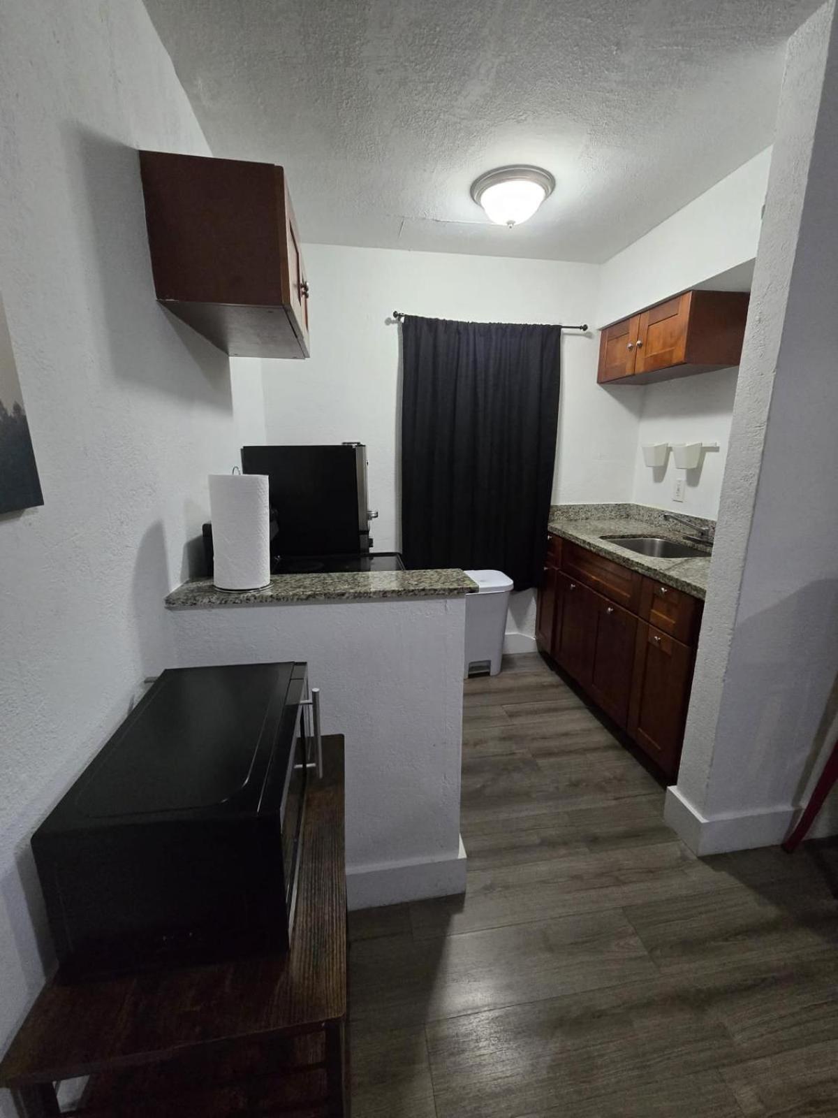 Cozy Place Near Design District - 3 Apartment *