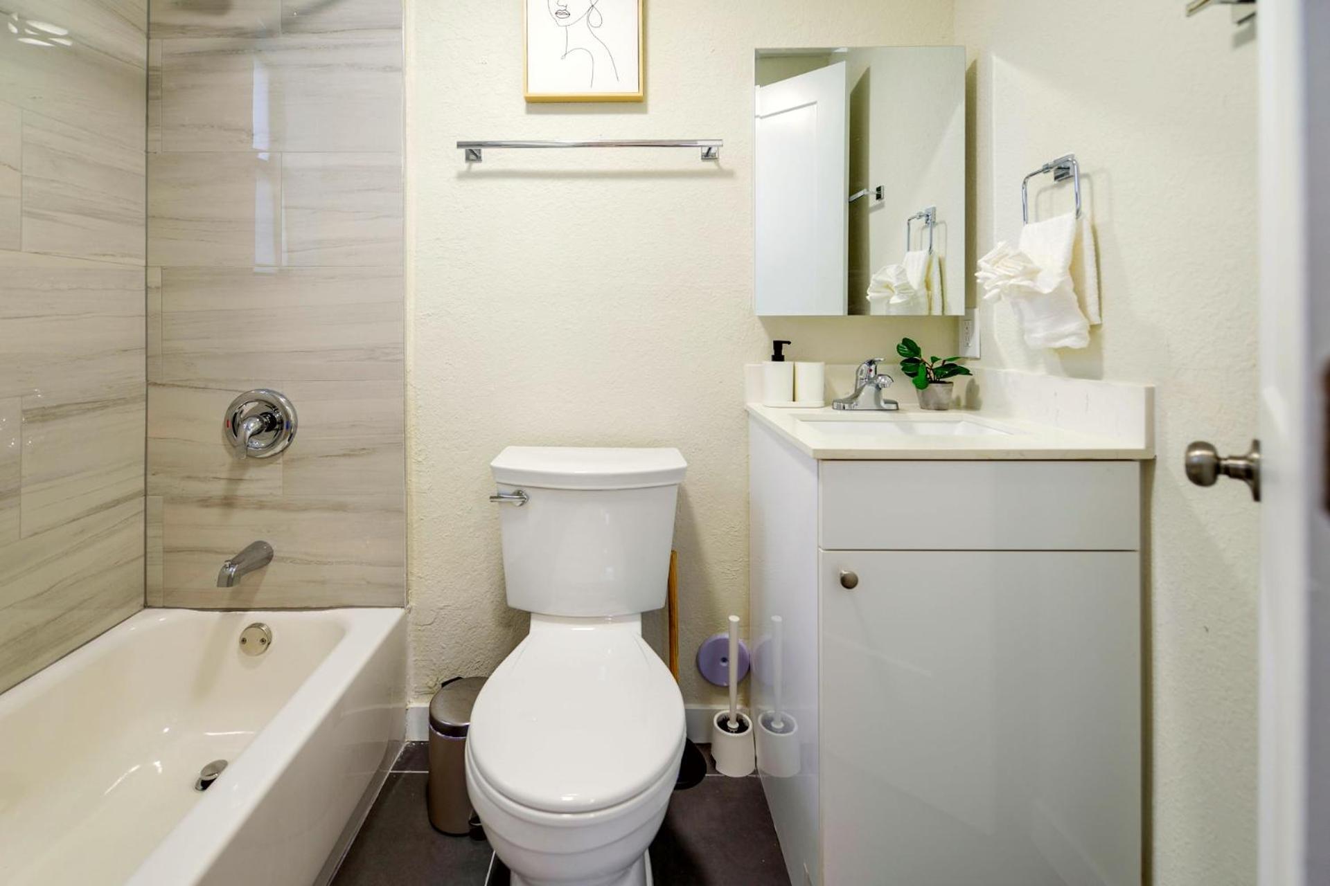 Chic Escape In Prime Location Apartment