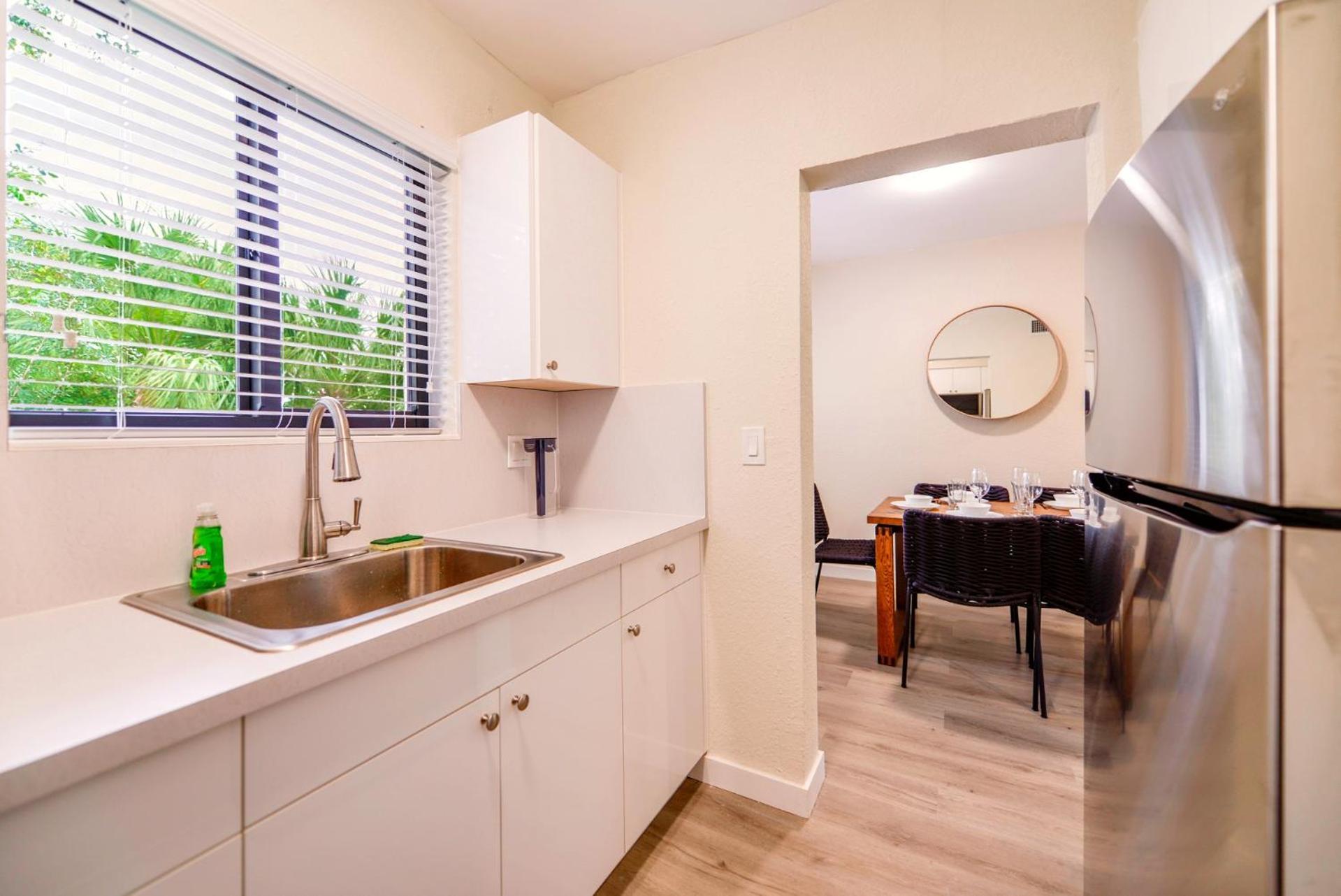 Apartment Chic Escape In Prime Location