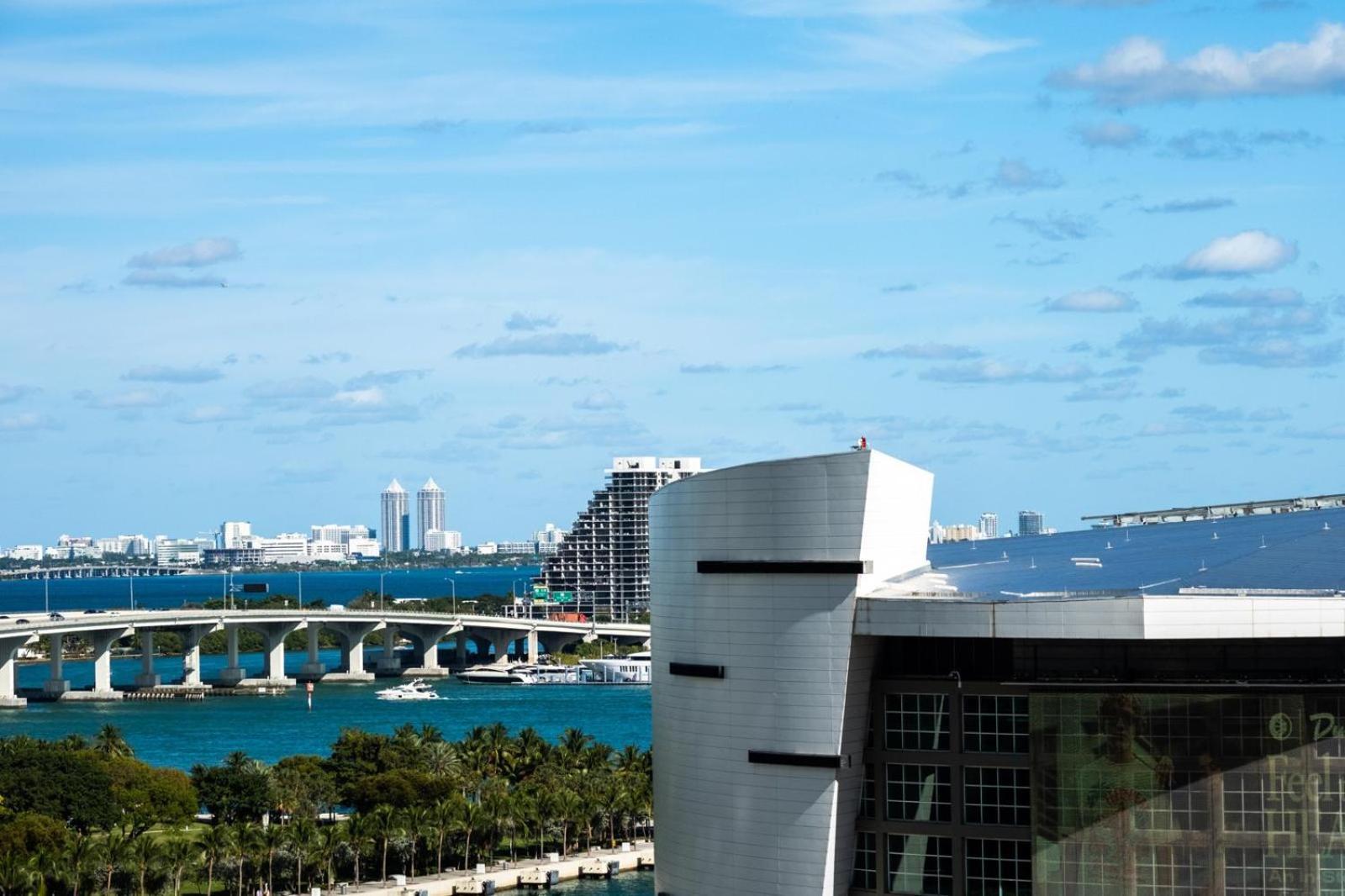 New Downtown - Amazing View 27th Floor Apartment *