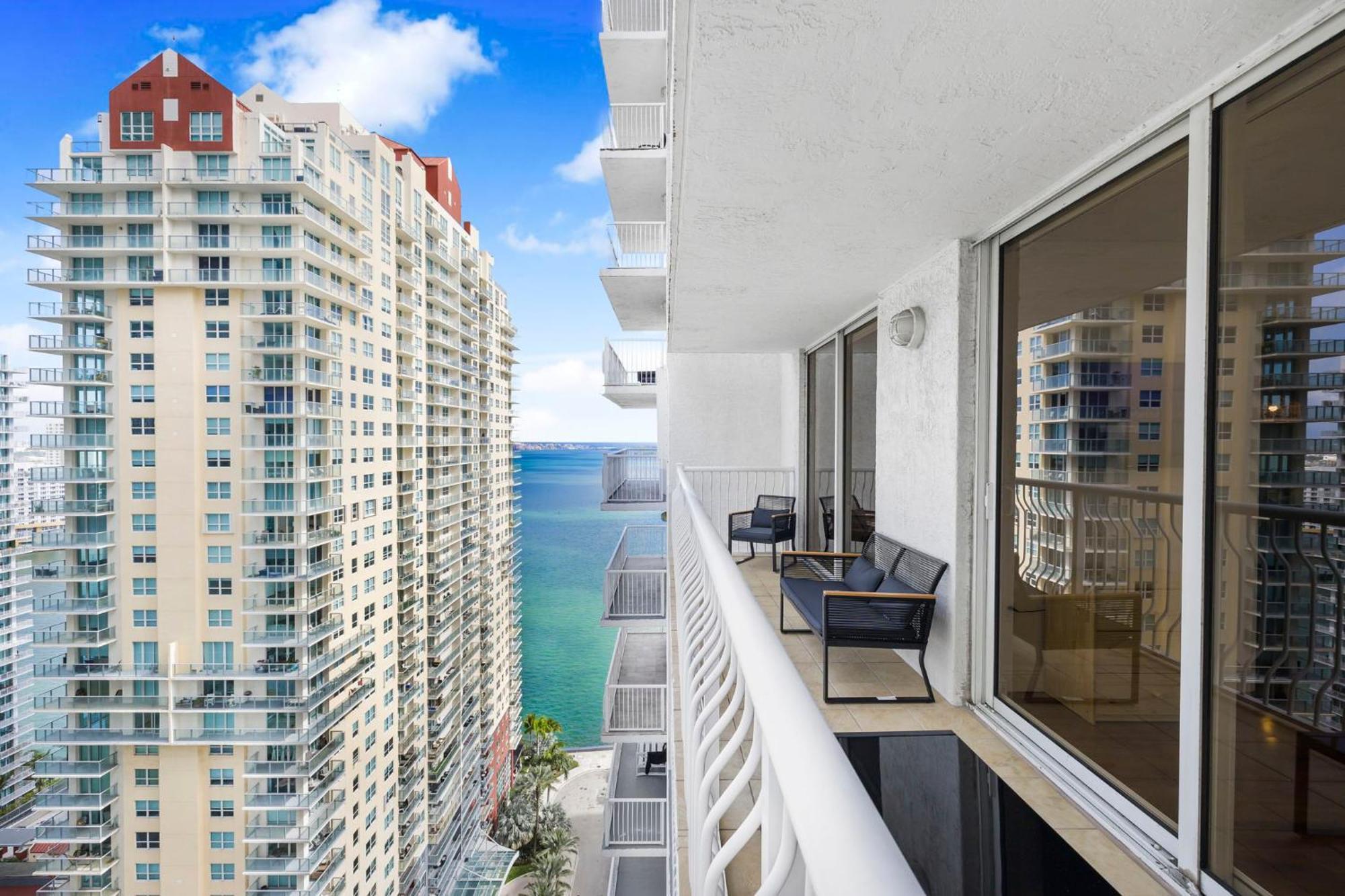 Relax & Feel The Good Vibes In Our Condo! Apartment Miami