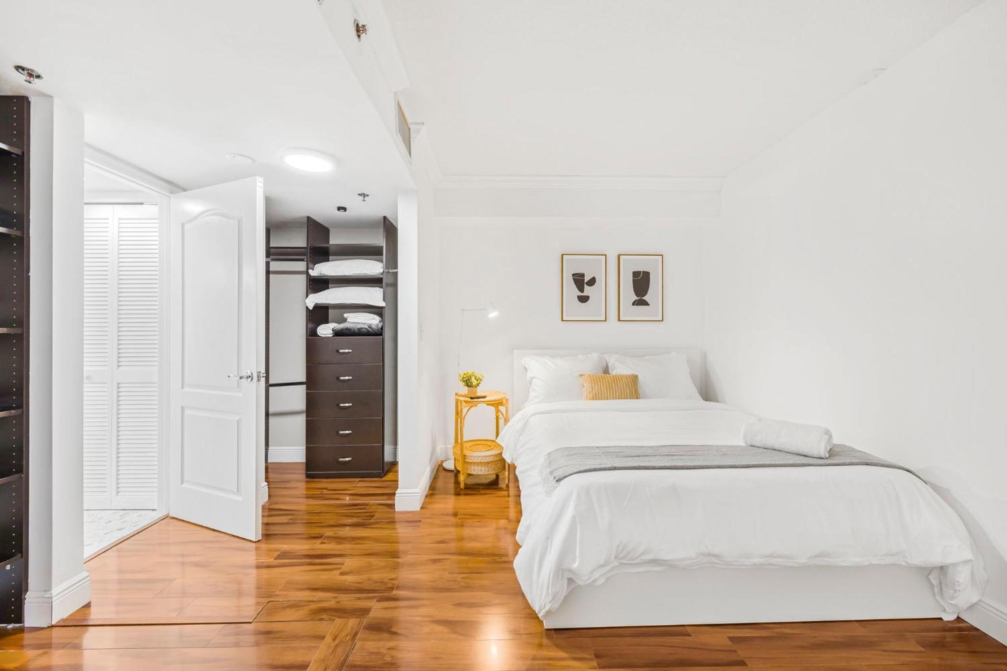 Relax & Feel The Good Vibes In Our Condo! Miami