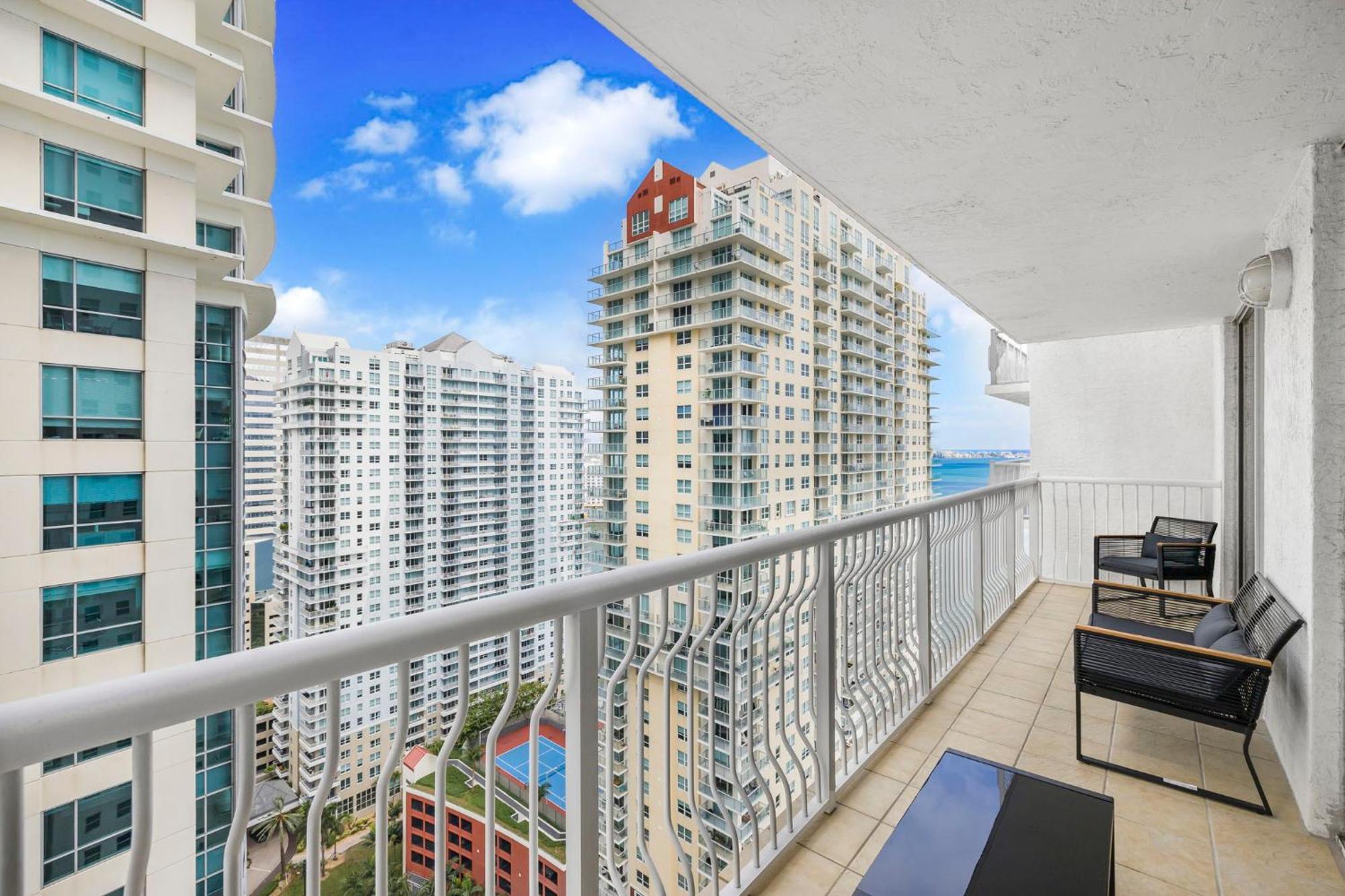 Relax & Feel The Good Vibes In Our Condo! Apartment Miami
