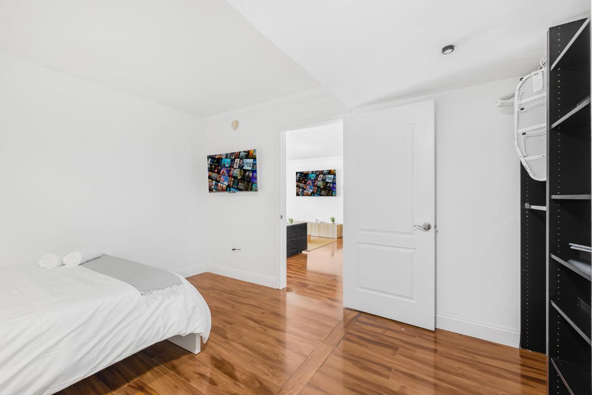 Relax & Feel The Good Vibes In Our Condo! *