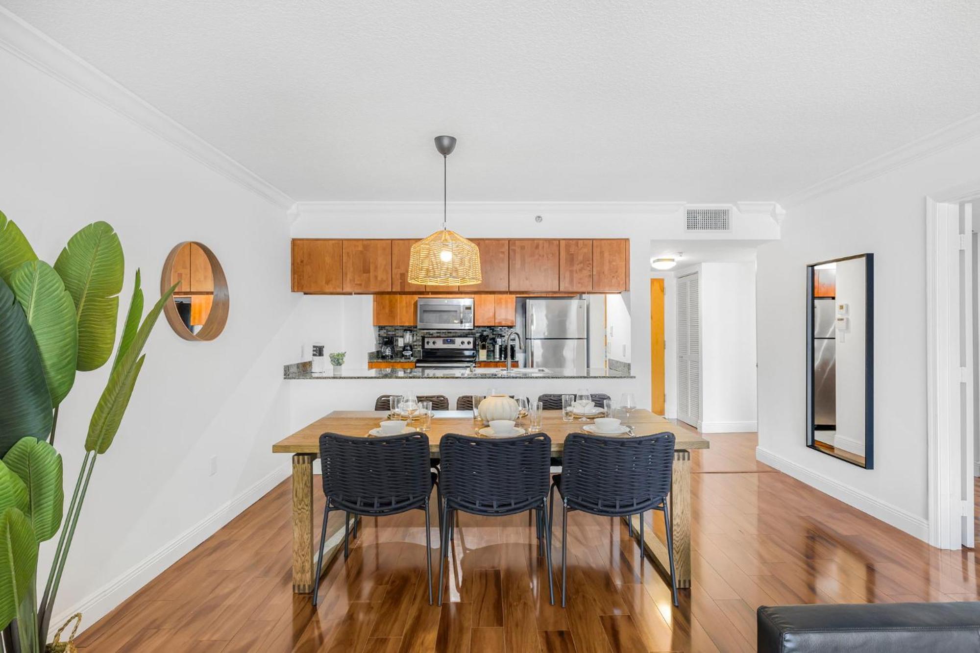 Relax & Feel The Good Vibes In Our Condo! Miami