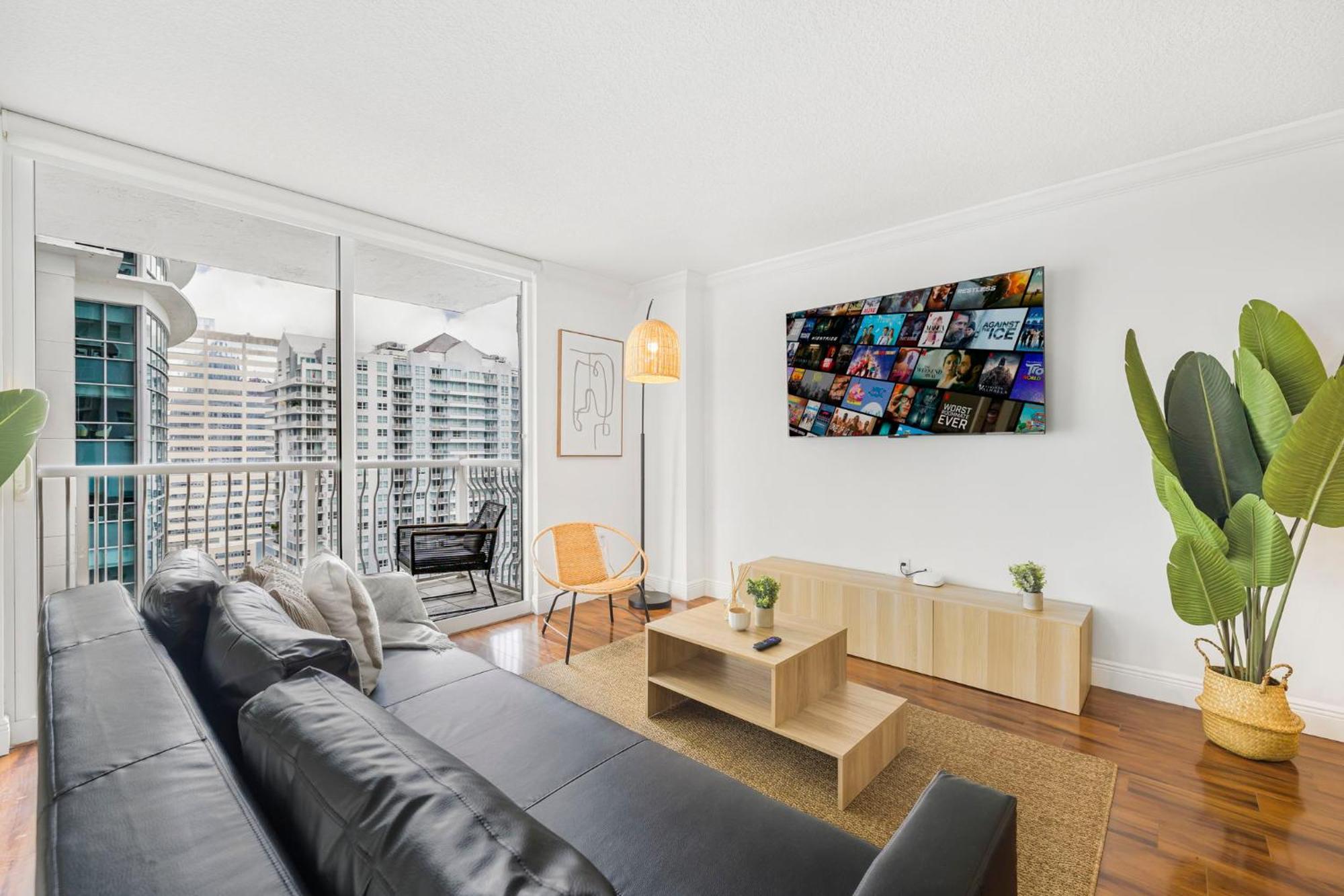 Relax & Feel The Good Vibes In Our Condo! Miami