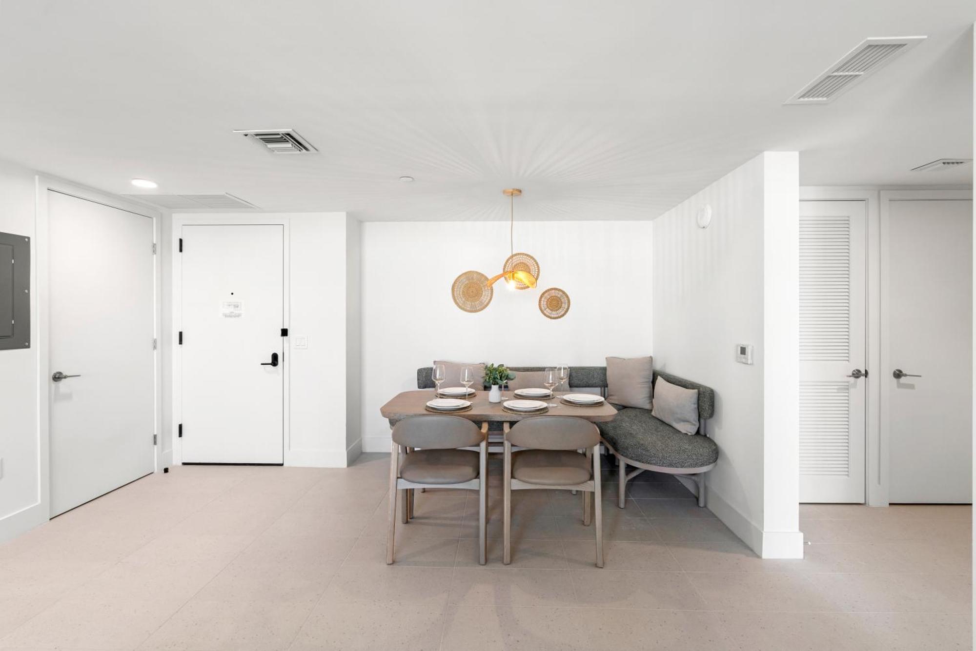 New 26th Floor Amazing View 2br-2ba *