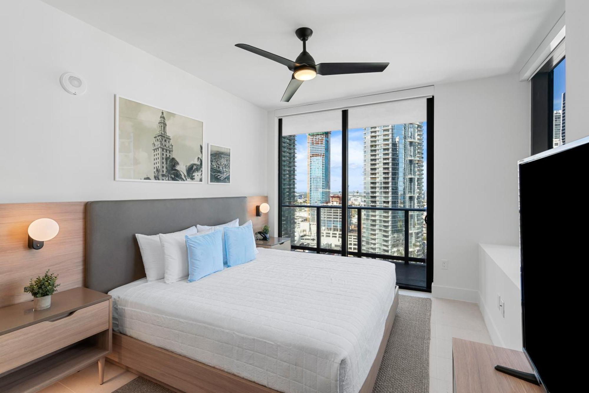 New 26th Floor Amazing View 2br-2ba * Miami