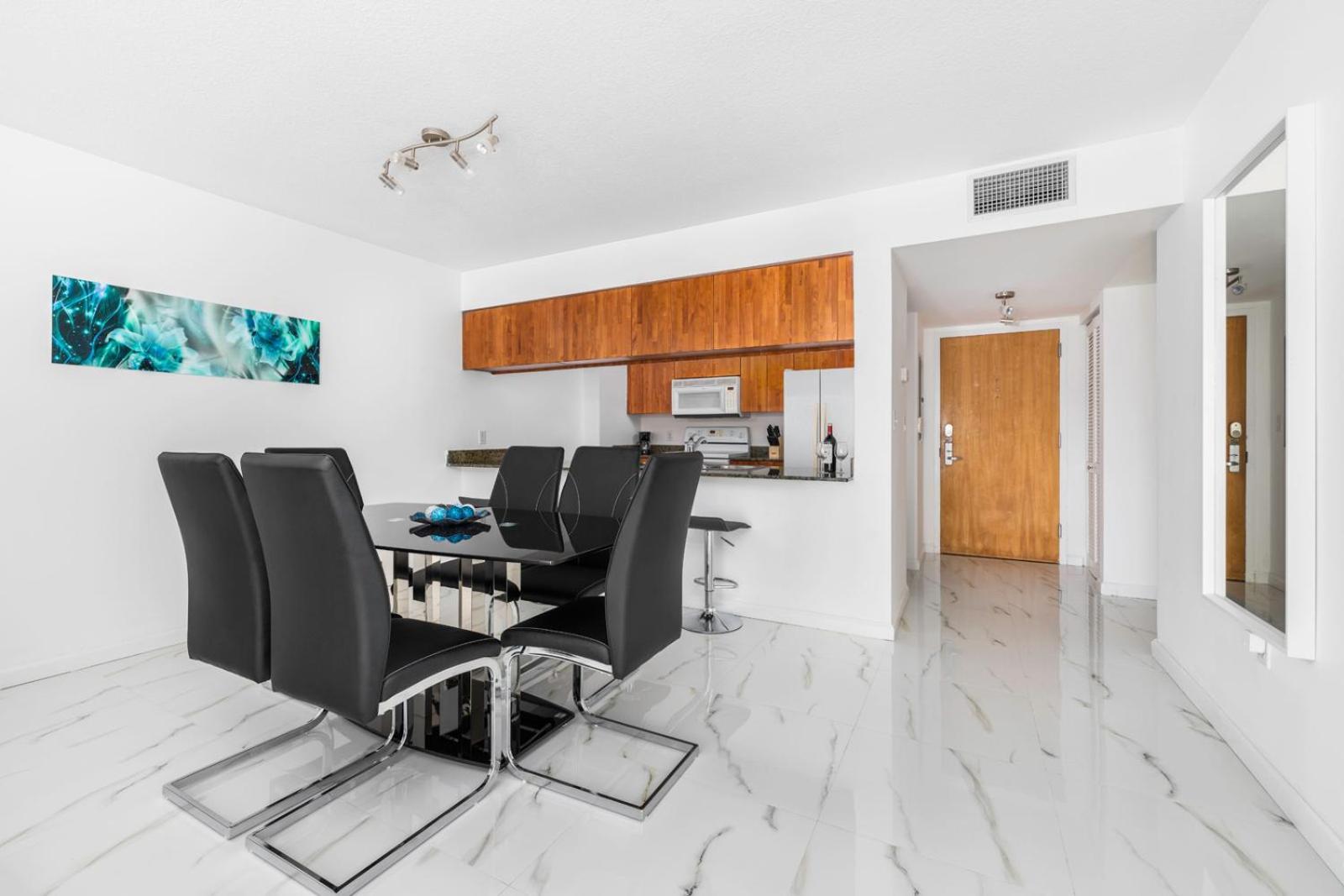 1bd With Free Parking And Amazing View